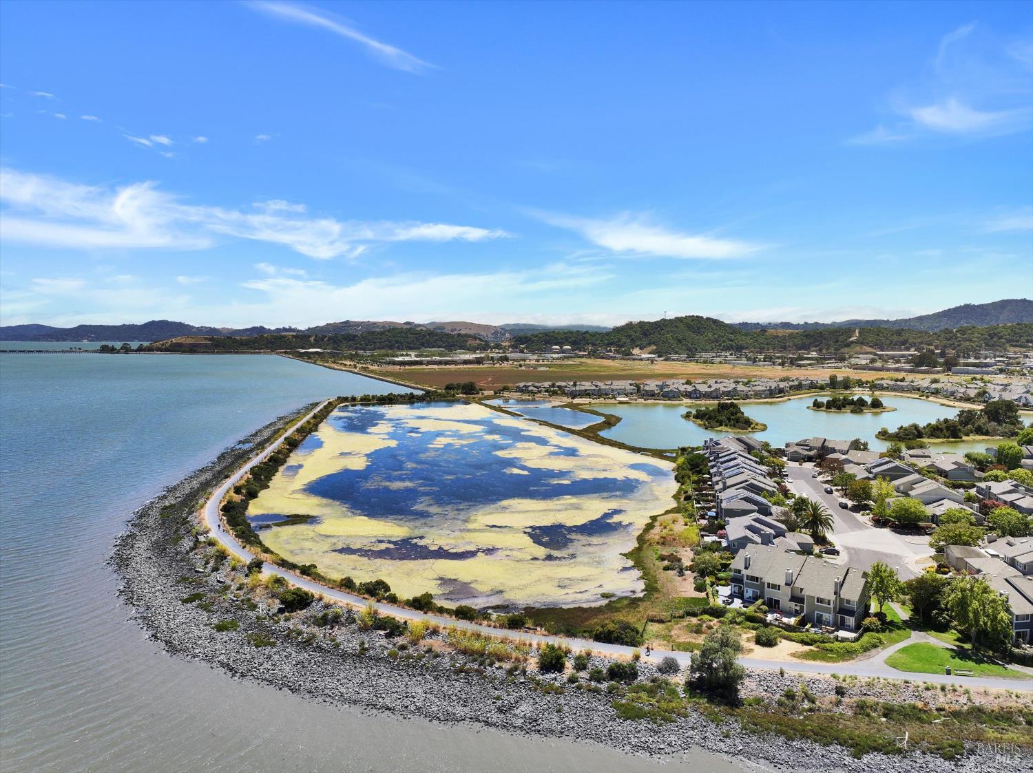 Detail Gallery Image 13 of 69 For 125 Spinnaker Point Dr, San Rafael,  CA 94901 - 2 Beds | 2 Baths