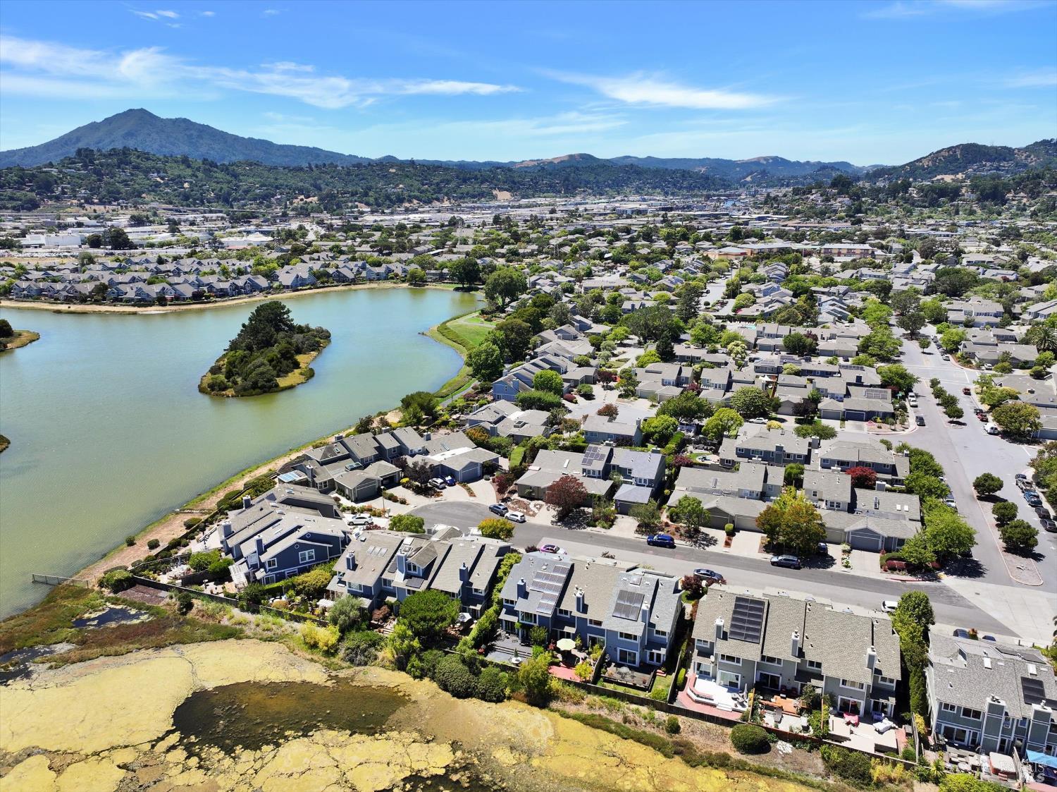 Detail Gallery Image 15 of 69 For 125 Spinnaker Point Dr, San Rafael,  CA 94901 - 2 Beds | 2 Baths