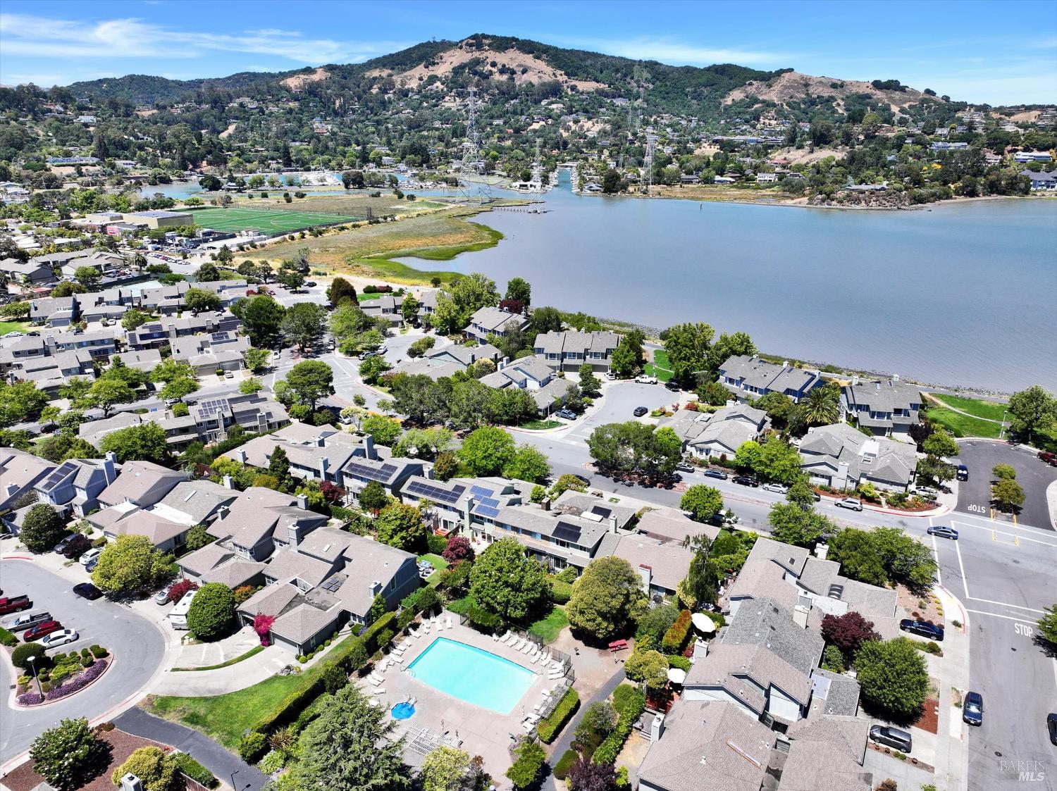 Detail Gallery Image 2 of 69 For 125 Spinnaker Point Dr, San Rafael,  CA 94901 - 2 Beds | 2 Baths