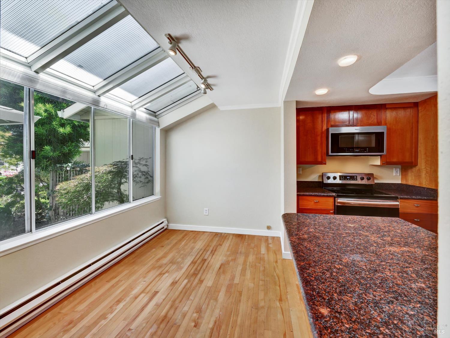 Detail Gallery Image 24 of 69 For 125 Spinnaker Point Dr, San Rafael,  CA 94901 - 2 Beds | 2 Baths