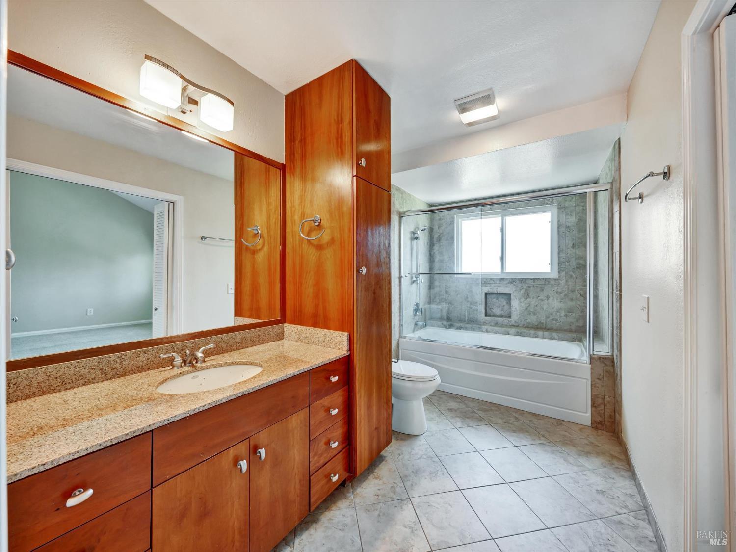 Detail Gallery Image 44 of 69 For 125 Spinnaker Point Dr, San Rafael,  CA 94901 - 2 Beds | 2 Baths