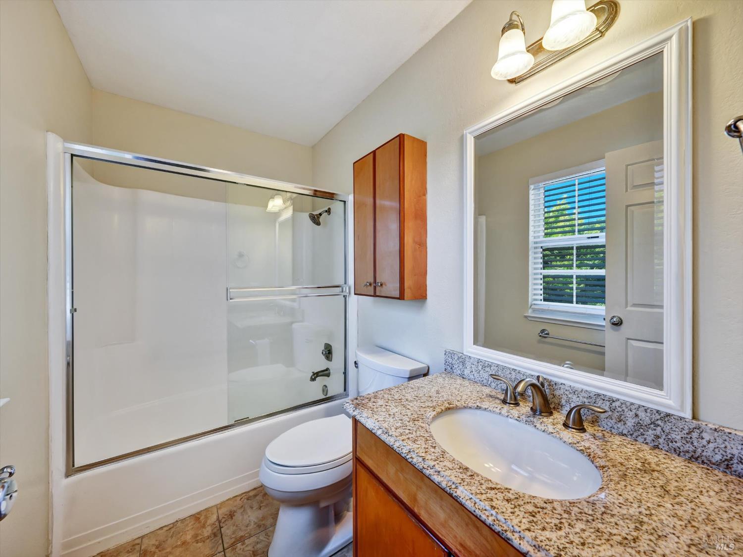 Detail Gallery Image 40 of 69 For 125 Spinnaker Point Dr, San Rafael,  CA 94901 - 2 Beds | 2 Baths