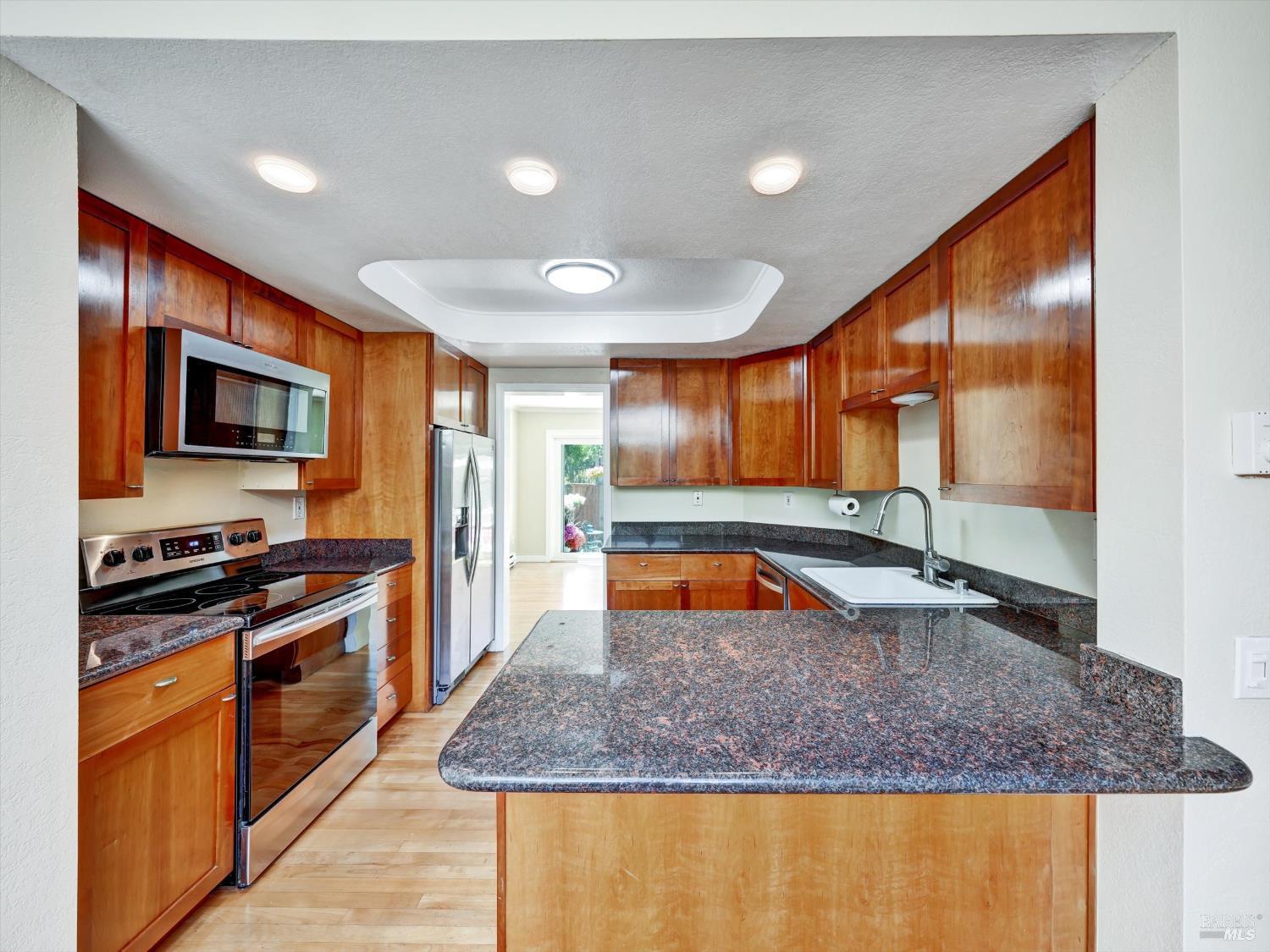 Detail Gallery Image 25 of 69 For 125 Spinnaker Point Dr, San Rafael,  CA 94901 - 2 Beds | 2 Baths