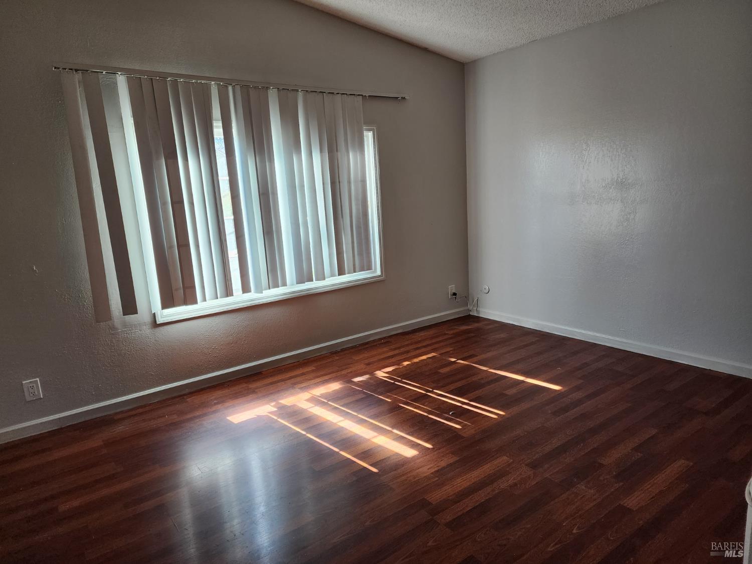 Detail Gallery Image 13 of 35 For 272 Woodridge Dr, Vallejo,  CA 94591 - 4 Beds | 2/1 Baths