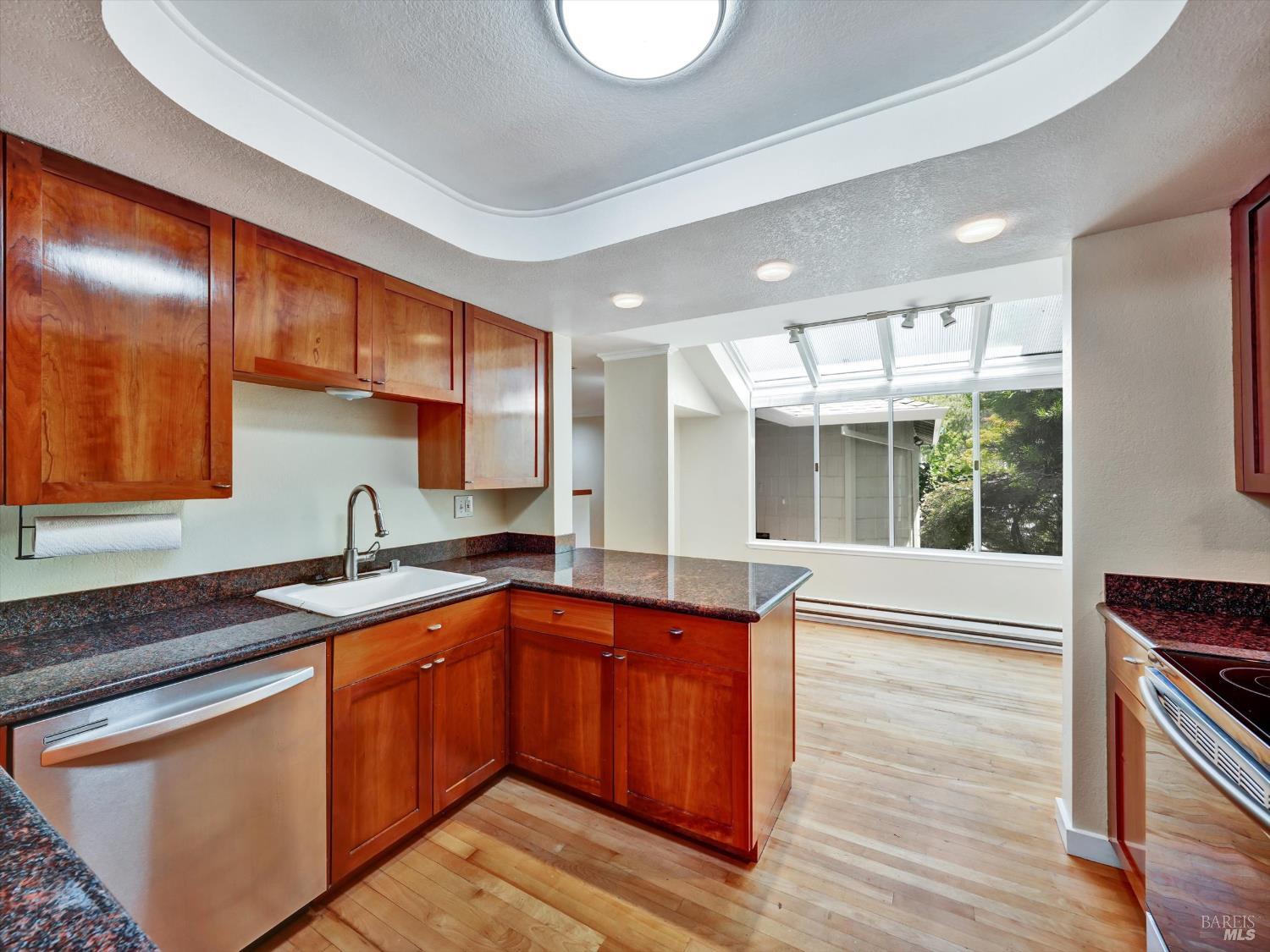 Detail Gallery Image 27 of 69 For 125 Spinnaker Point Dr, San Rafael,  CA 94901 - 2 Beds | 2 Baths