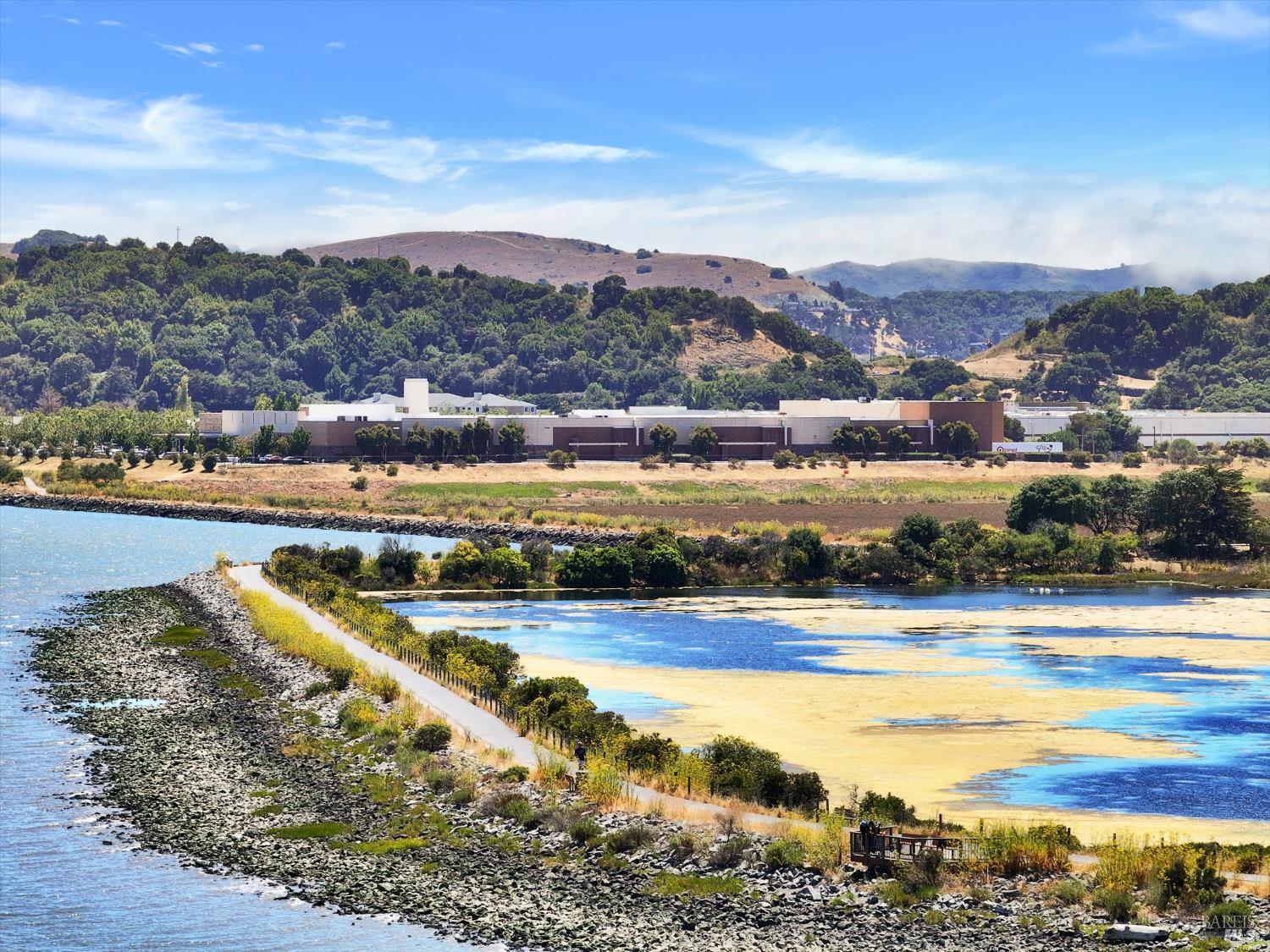 Detail Gallery Image 12 of 69 For 125 Spinnaker Point Dr, San Rafael,  CA 94901 - 2 Beds | 2 Baths