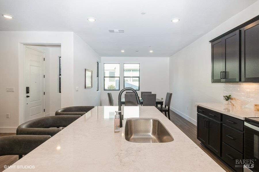 Detail Gallery Image 6 of 24 For 1546 Waterside Ln, Rohnert Park,  CA 94928 - 3 Beds | 2 Baths