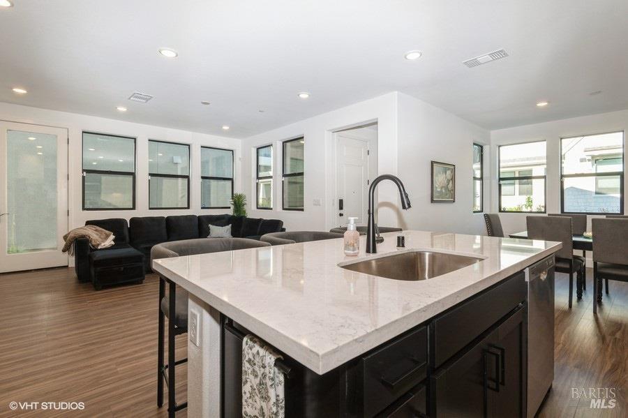 Detail Gallery Image 7 of 24 For 1546 Waterside Ln, Rohnert Park,  CA 94928 - 3 Beds | 2 Baths