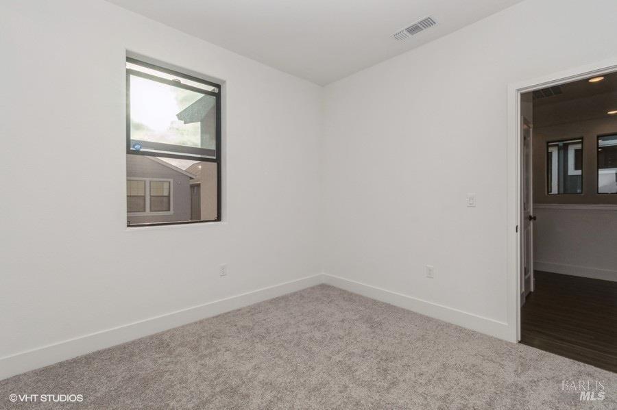 Detail Gallery Image 21 of 24 For 1546 Waterside Ln, Rohnert Park,  CA 94928 - 3 Beds | 2 Baths