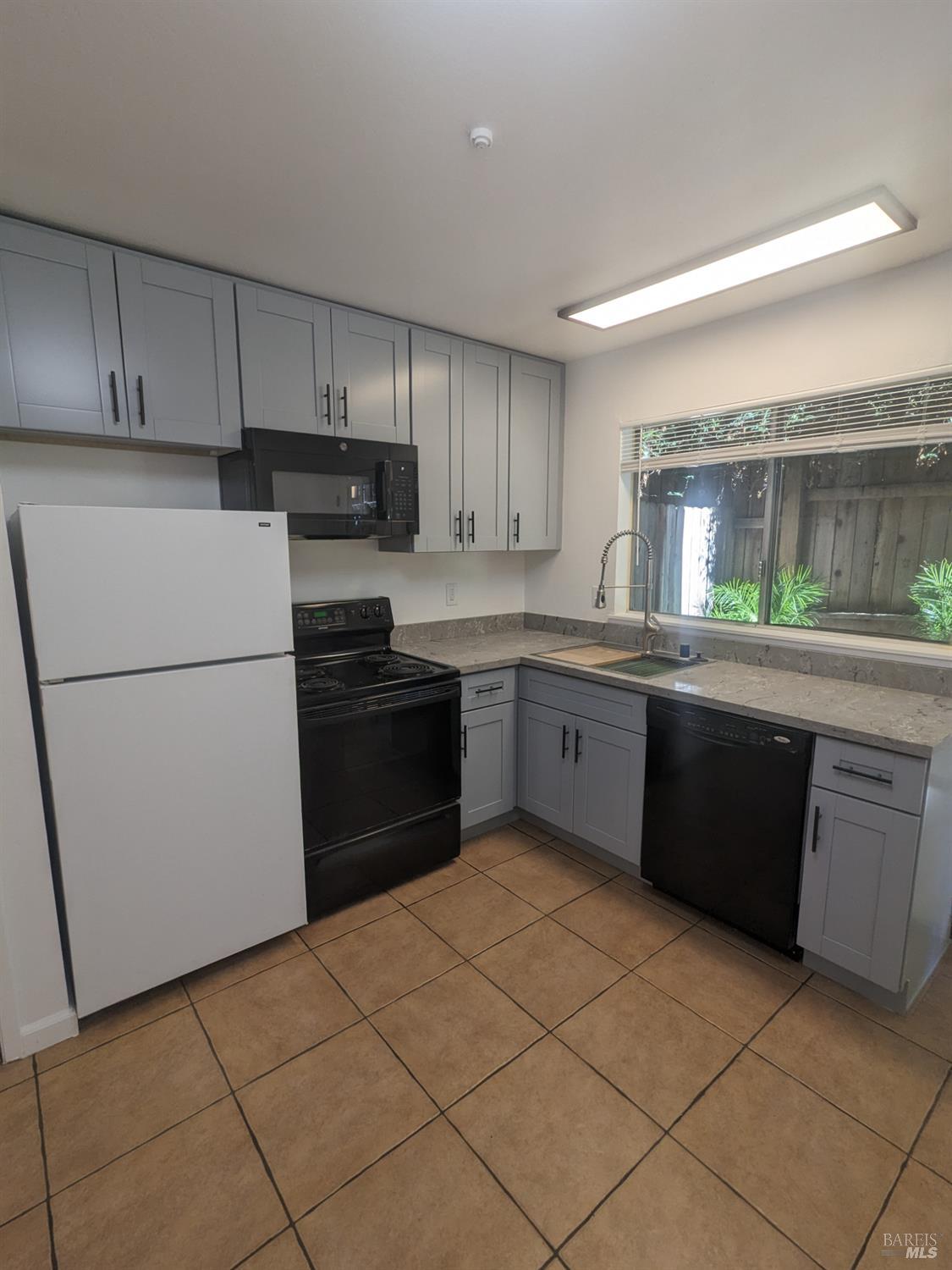 Detail Gallery Image 6 of 23 For 436 North St #11,  Healdsburg,  CA 95448 - 2 Beds | 1 Baths