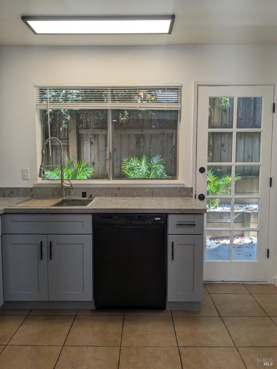Detail Gallery Image 5 of 23 For 436 North St #11,  Healdsburg,  CA 95448 - 2 Beds | 1 Baths
