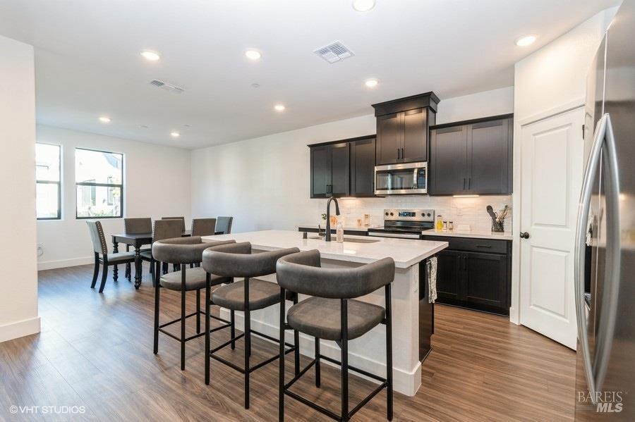 Detail Gallery Image 5 of 24 For 1546 Waterside Ln, Rohnert Park,  CA 94928 - 3 Beds | 2 Baths