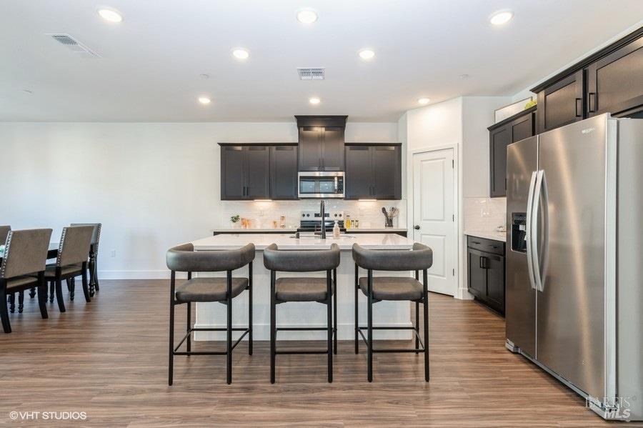 Detail Gallery Image 4 of 24 For 1546 Waterside Ln, Rohnert Park,  CA 94928 - 3 Beds | 2 Baths