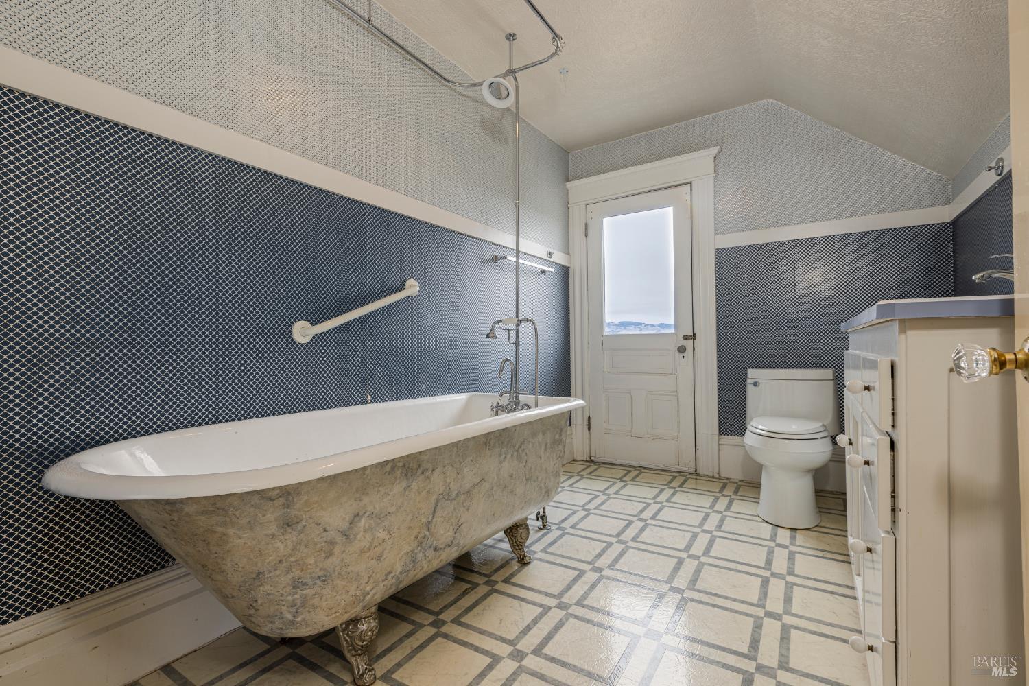 Detail Gallery Image 42 of 66 For 342 Keller St, Petaluma,  CA 94952 - 5 Beds | 3 Baths