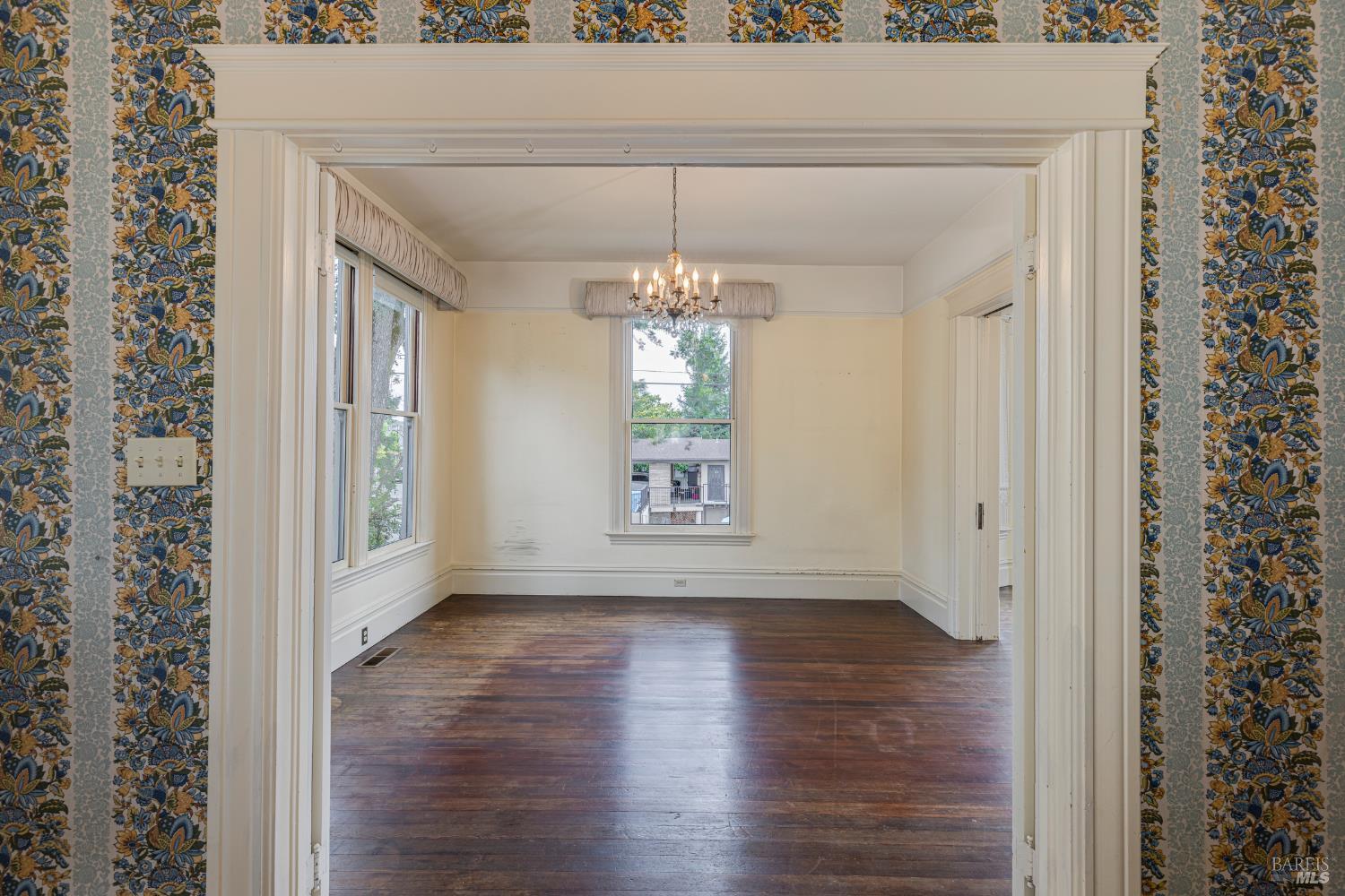 Detail Gallery Image 9 of 66 For 342 Keller St, Petaluma,  CA 94952 - 5 Beds | 3 Baths