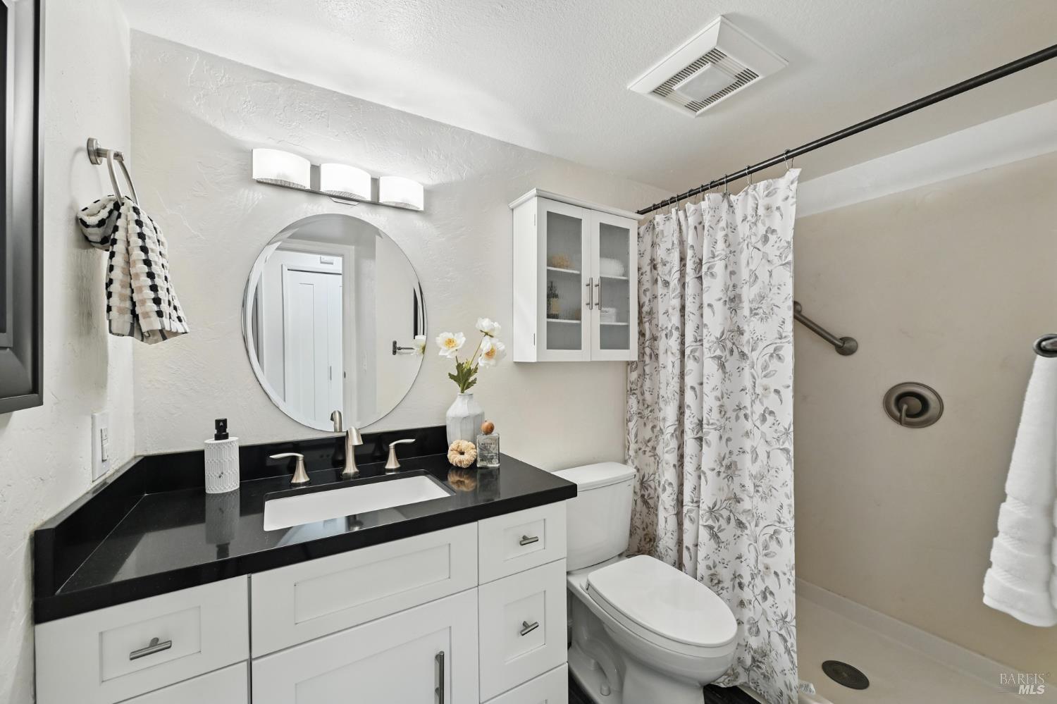 Detail Gallery Image 5 of 37 For 44 Creek Ct, Cotati,  CA 94931 - 2 Beds | 1 Baths