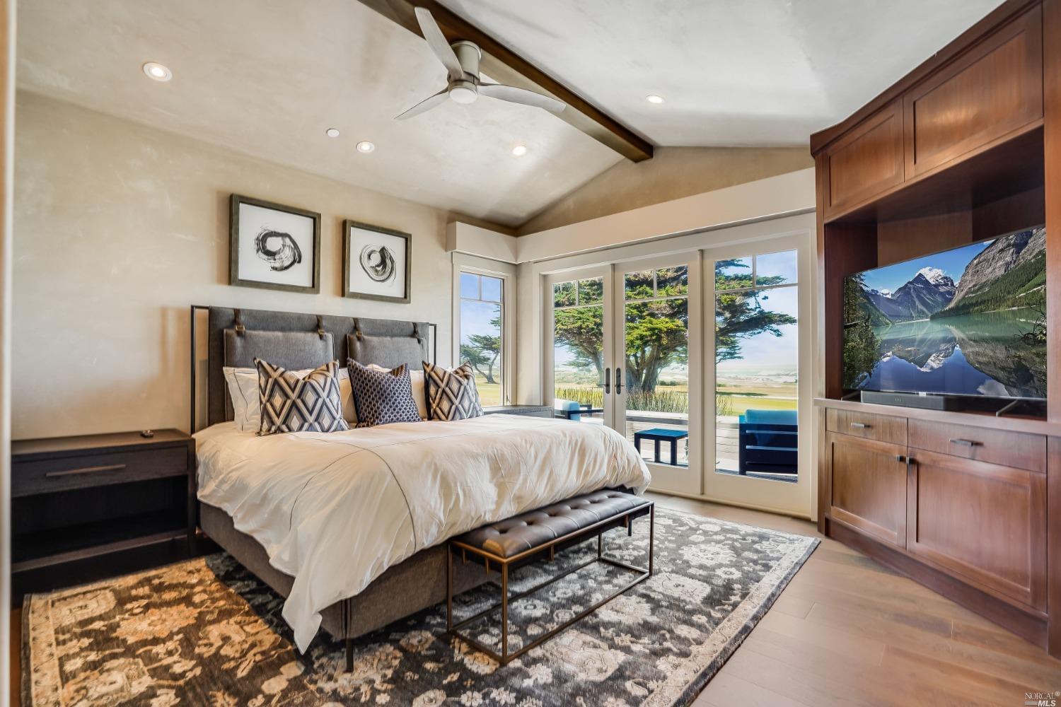 Detail Gallery Image 20 of 34 For 1016 Rodeo Rd #2,  Pebble Beach,  CA 93953 - 4 Beds | 3/1 Baths