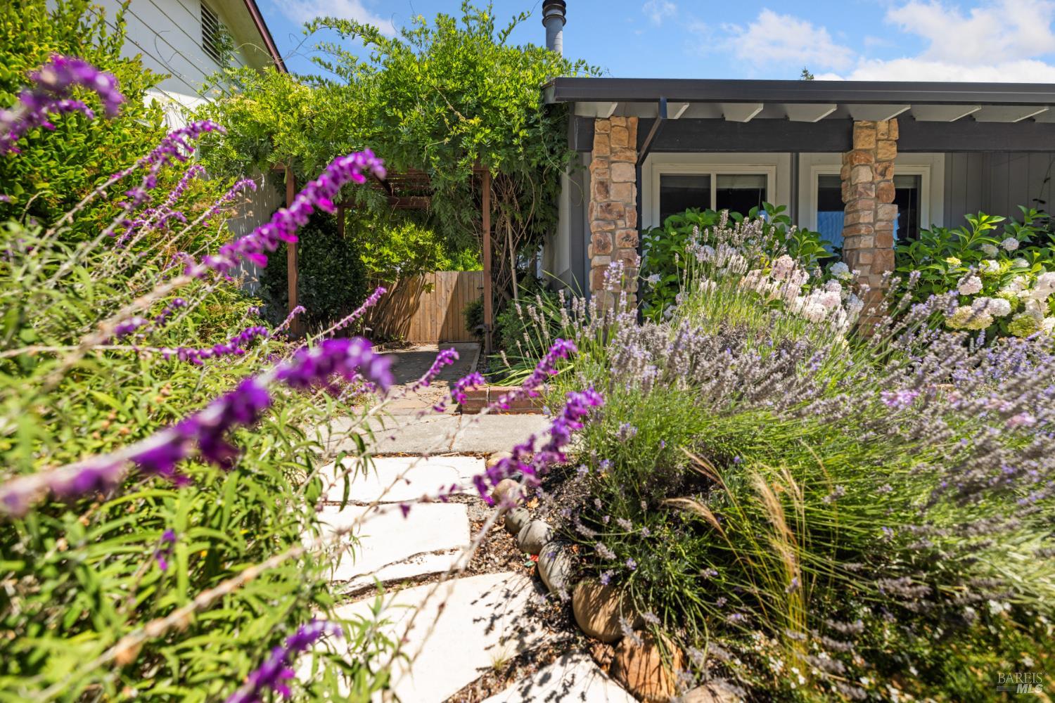 1144 Cielo Cir