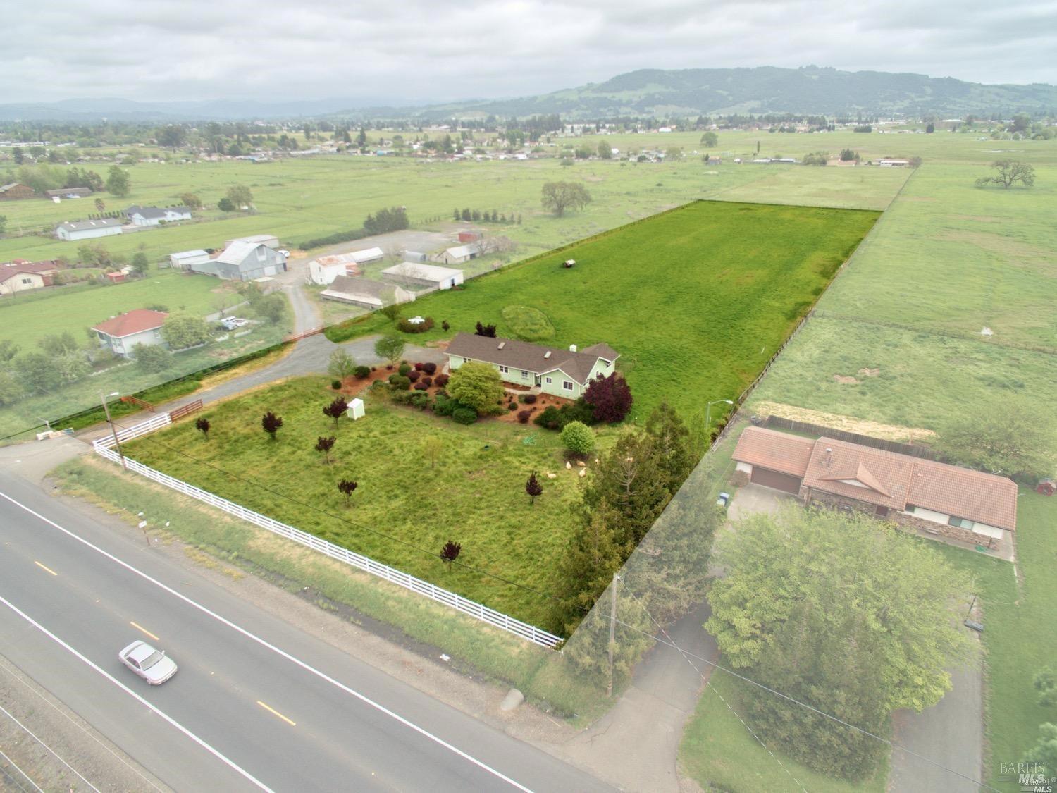 Detail Gallery Image 7 of 51 For 3980 Stony Point Rd, Santa Rosa,  CA 95407 - 3 Beds | 2 Baths
