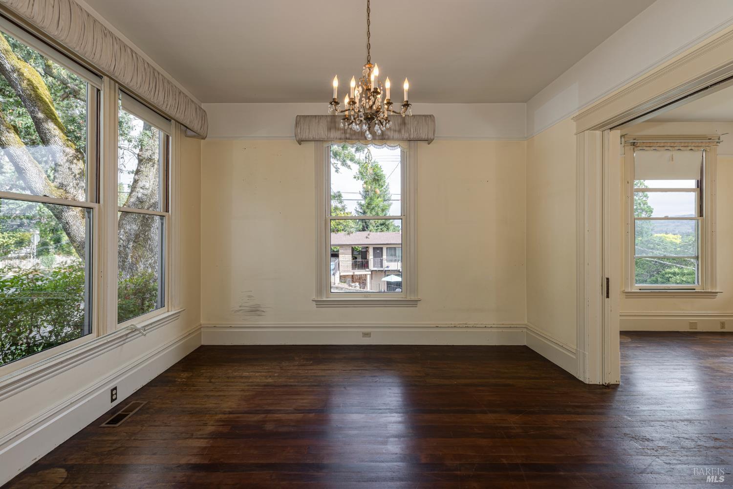 Detail Gallery Image 11 of 66 For 342 Keller St, Petaluma,  CA 94952 - 5 Beds | 3 Baths