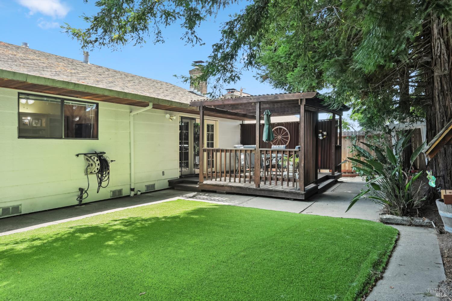Detail Gallery Image 7 of 53 For 2013 Knight Ave, Petaluma,  CA 94954 - 3 Beds | 2 Baths