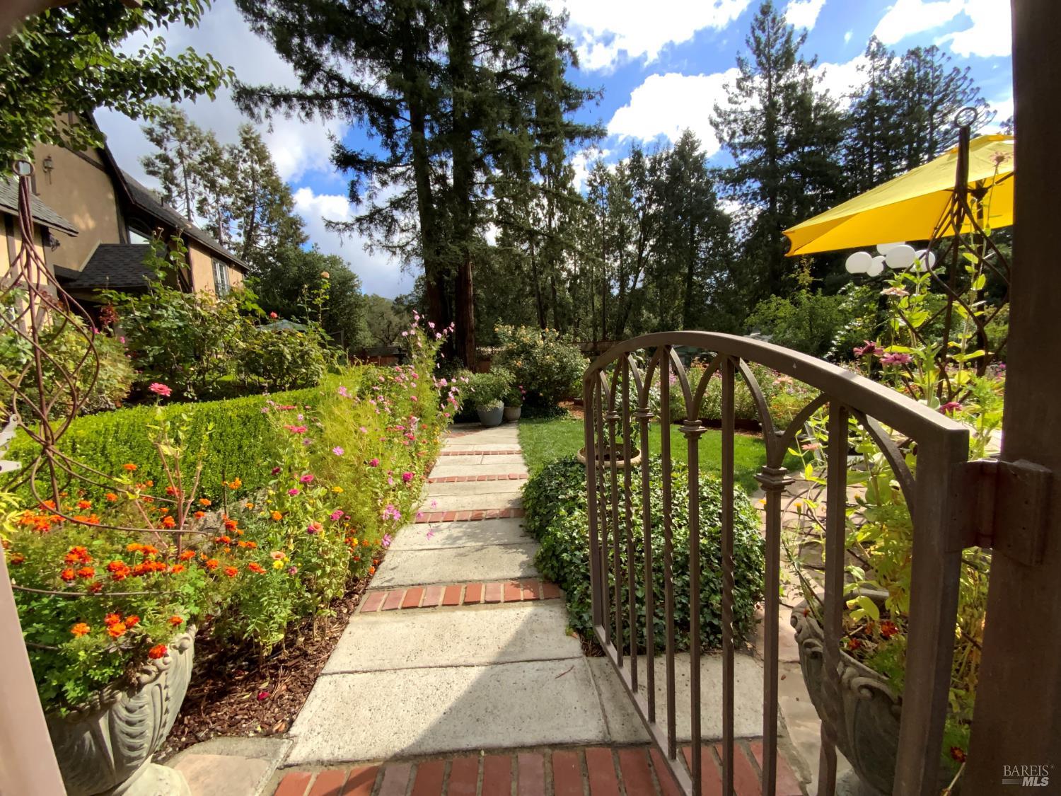 Detail Gallery Image 5 of 95 For 4038 E 3rd Ave, Napa,  CA 94558 - 4 Beds | 3 Baths