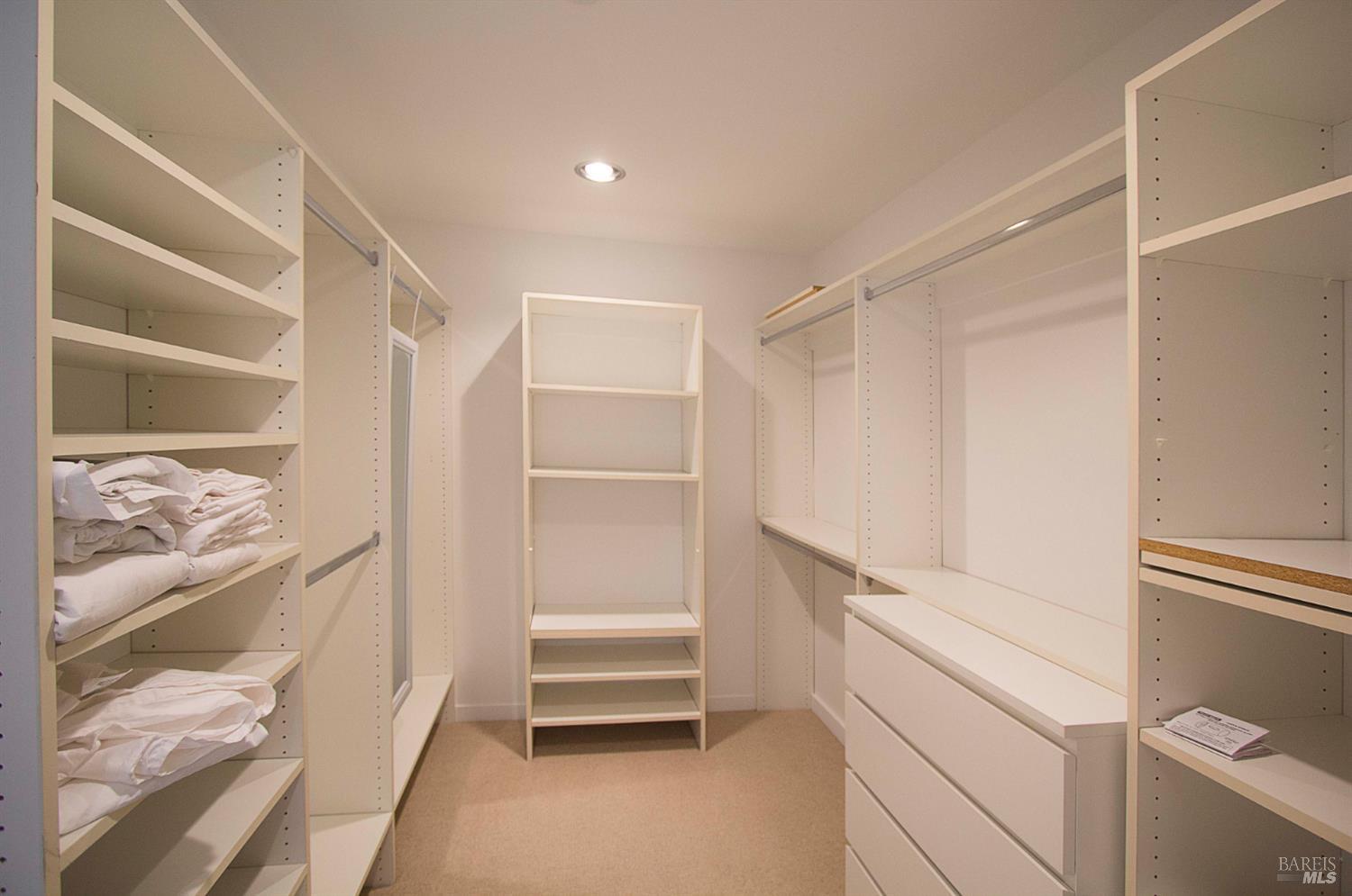 Detail Gallery Image 16 of 23 For 747 Tiburon Blvd, Tiburon,  CA 94920 - 3 Beds | 3/1 Baths