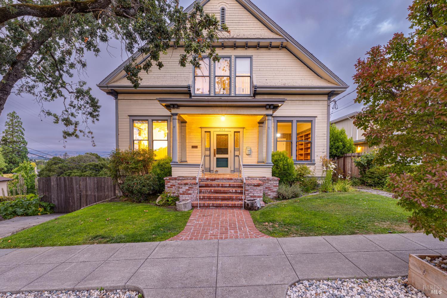 Detail Gallery Image 4 of 66 For 342 Keller St, Petaluma,  CA 94952 - 5 Beds | 3 Baths