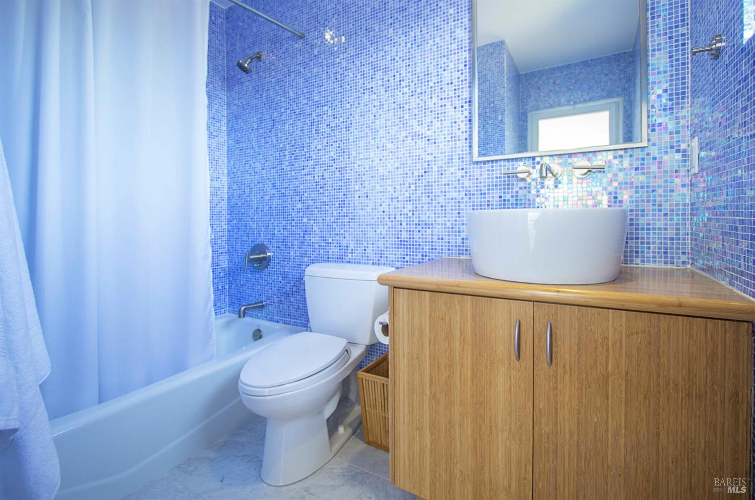 Detail Gallery Image 20 of 23 For 747 Tiburon Blvd, Tiburon,  CA 94920 - 3 Beds | 3/1 Baths