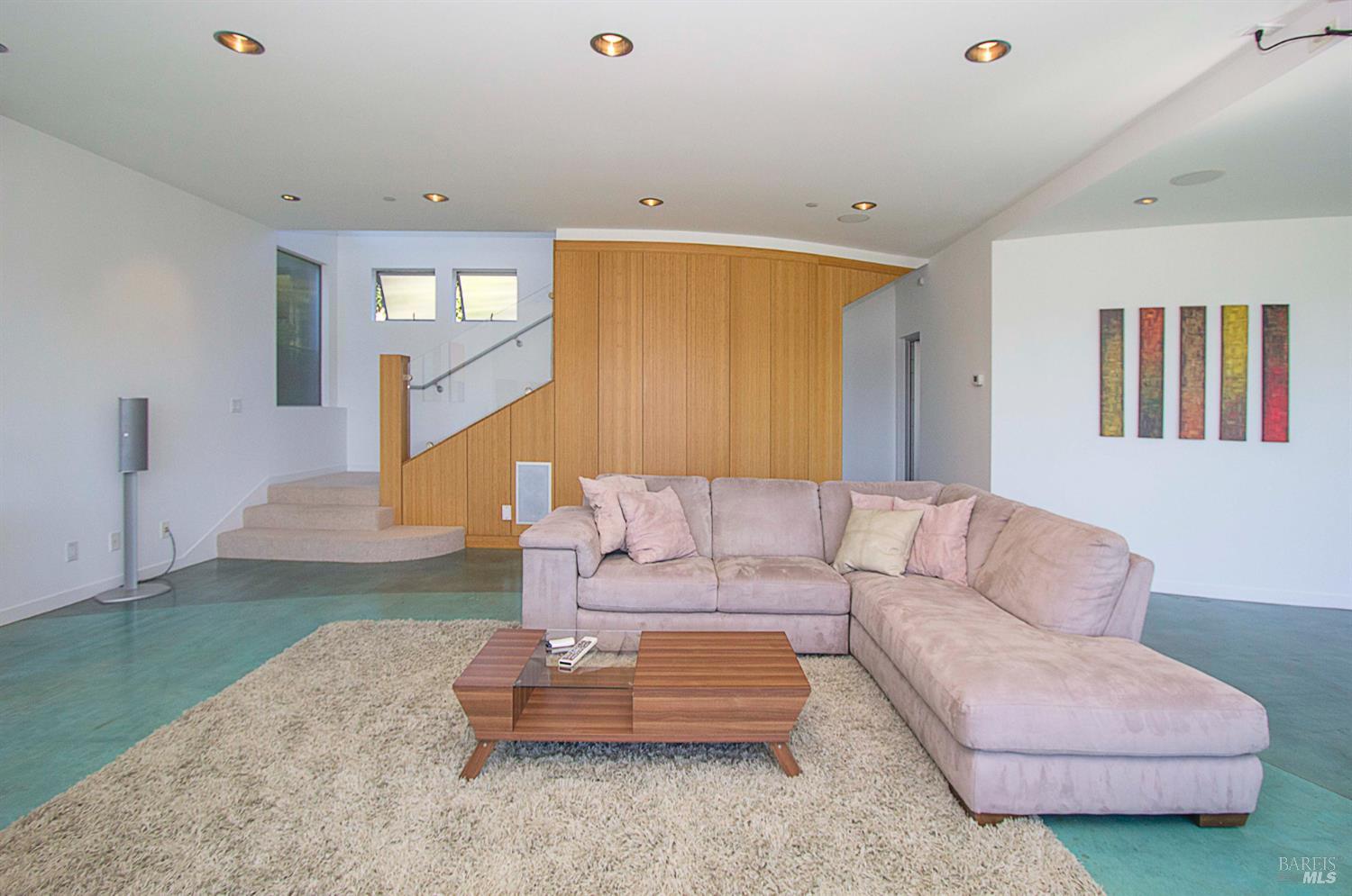 Detail Gallery Image 11 of 23 For 747 Tiburon Blvd, Tiburon,  CA 94920 - 3 Beds | 3/1 Baths