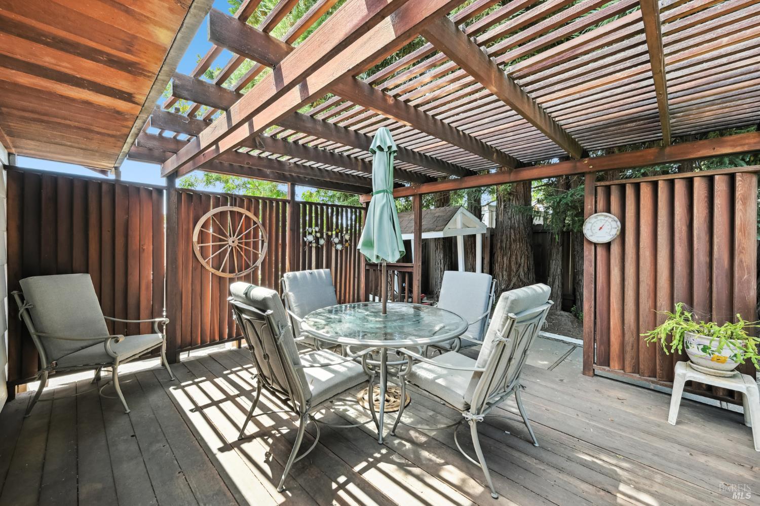 Detail Gallery Image 6 of 53 For 2013 Knight Ave, Petaluma,  CA 94954 - 3 Beds | 2 Baths
