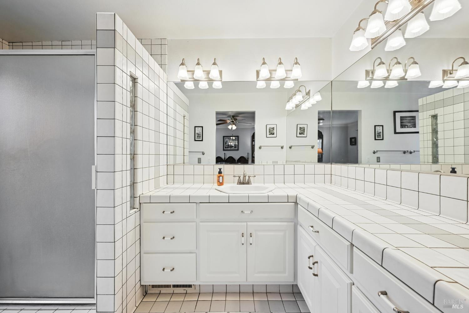 Detail Gallery Image 5 of 53 For 2013 Knight Ave, Petaluma,  CA 94954 - 3 Beds | 2 Baths