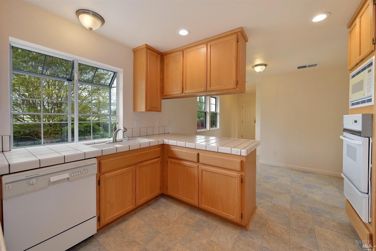Detail Gallery Image 14 of 51 For 3980 Stony Point Rd, Santa Rosa,  CA 95407 - 3 Beds | 2 Baths