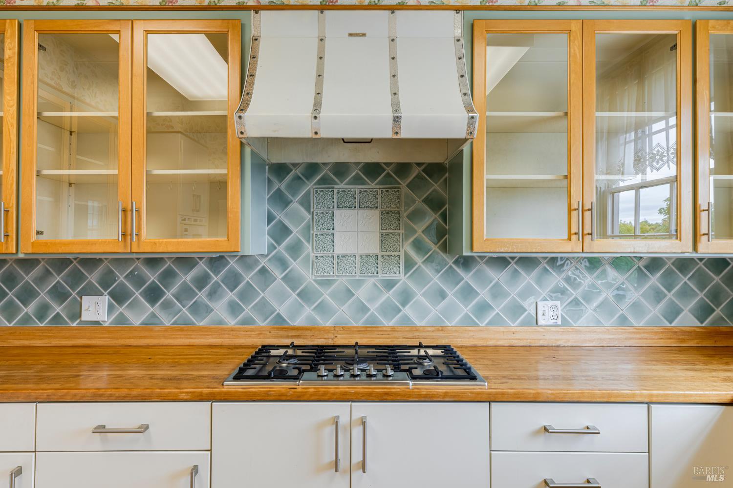 Detail Gallery Image 22 of 66 For 342 Keller St, Petaluma,  CA 94952 - 5 Beds | 3 Baths