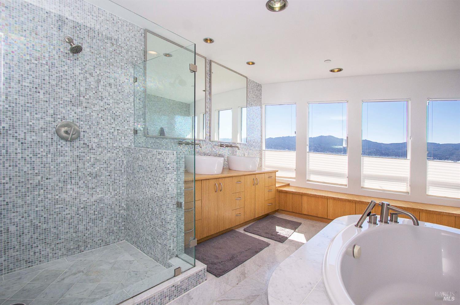 Detail Gallery Image 14 of 23 For 747 Tiburon Blvd, Tiburon,  CA 94920 - 3 Beds | 3/1 Baths