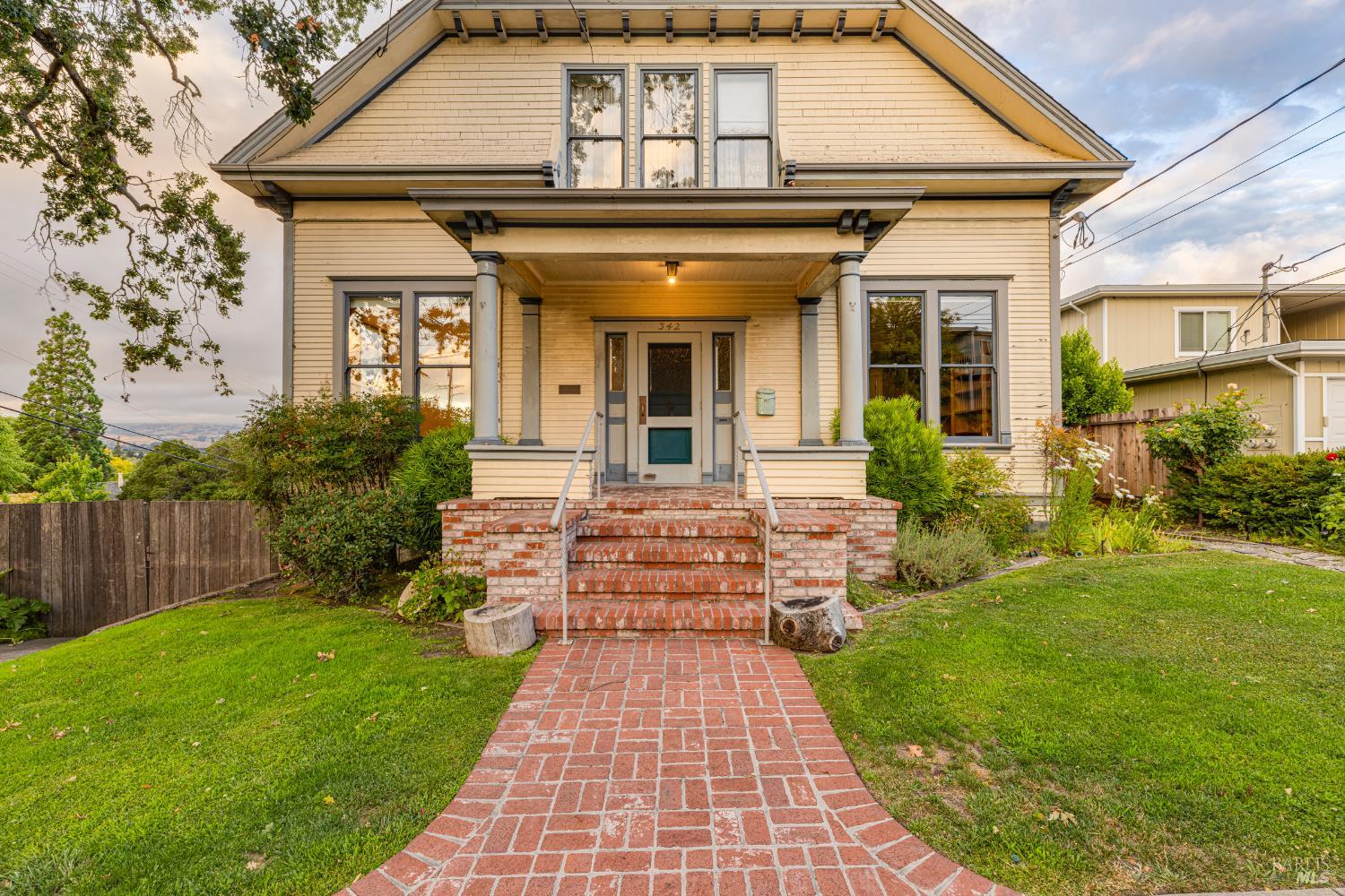 Detail Gallery Image 5 of 66 For 342 Keller St, Petaluma,  CA 94952 - 5 Beds | 3 Baths