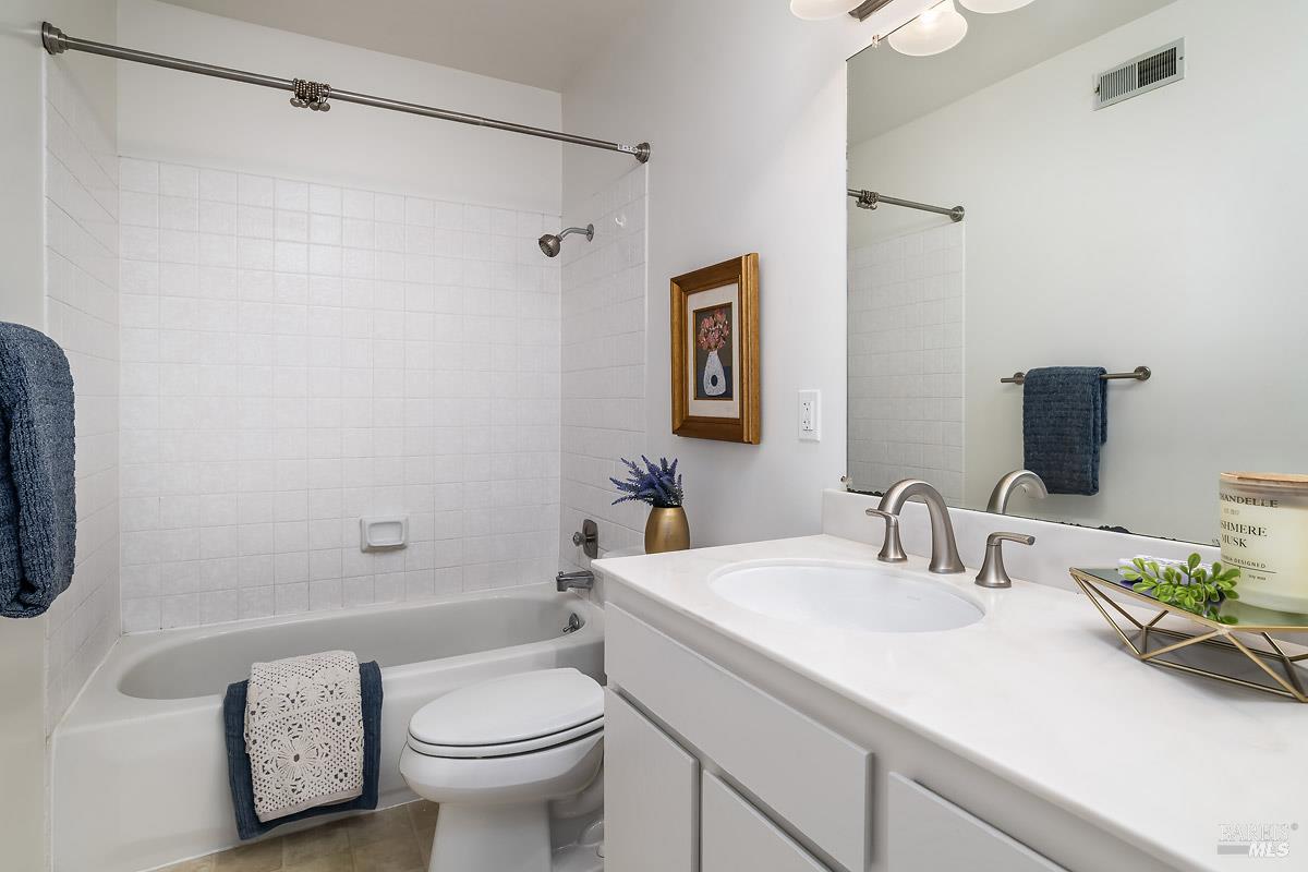 Detail Gallery Image 14 of 26 For 8 Dove Pl, Novato,  CA 94949 - 3 Beds | 2/1 Baths