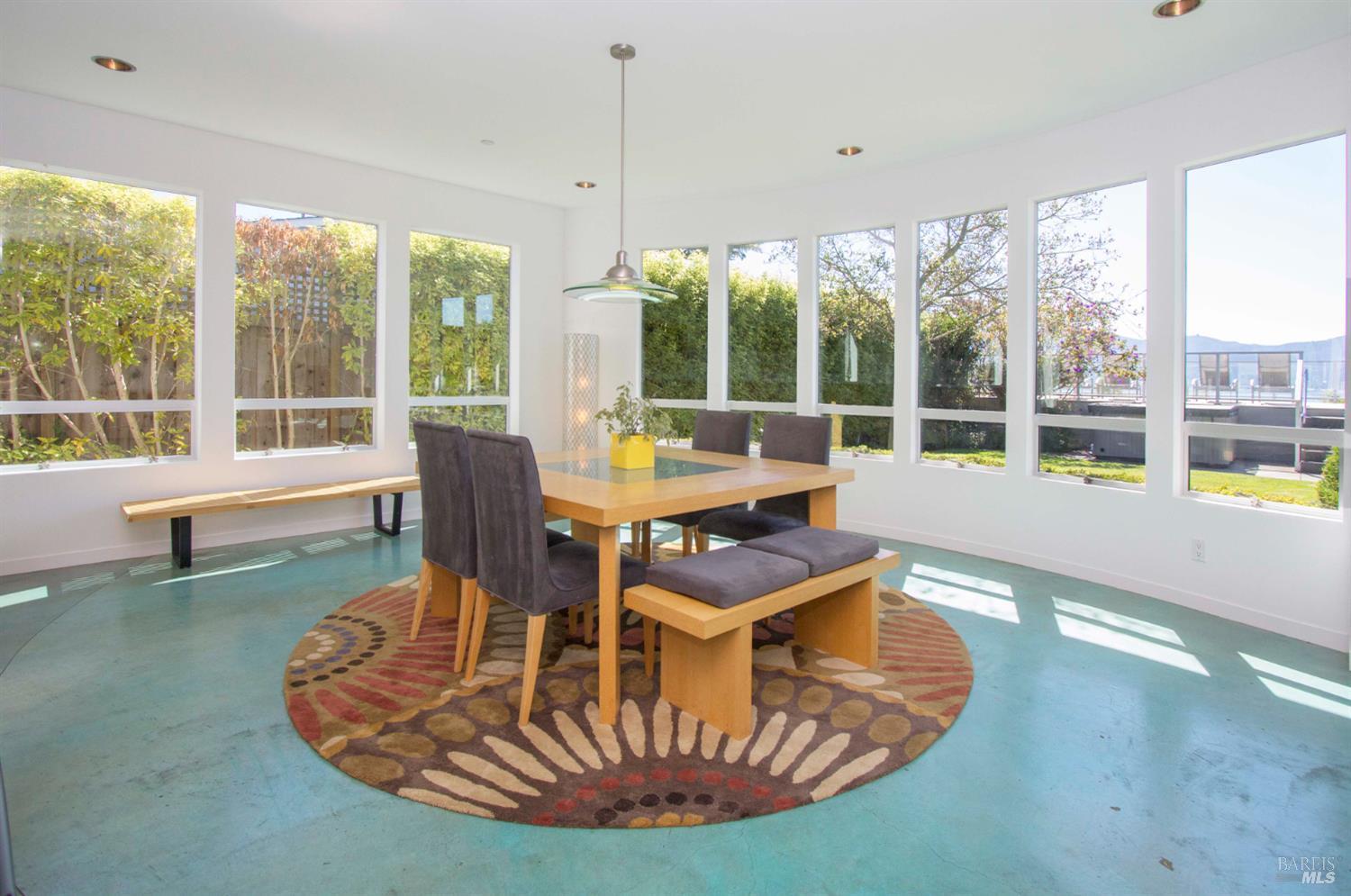 Detail Gallery Image 6 of 23 For 747 Tiburon Blvd, Tiburon,  CA 94920 - 3 Beds | 3/1 Baths