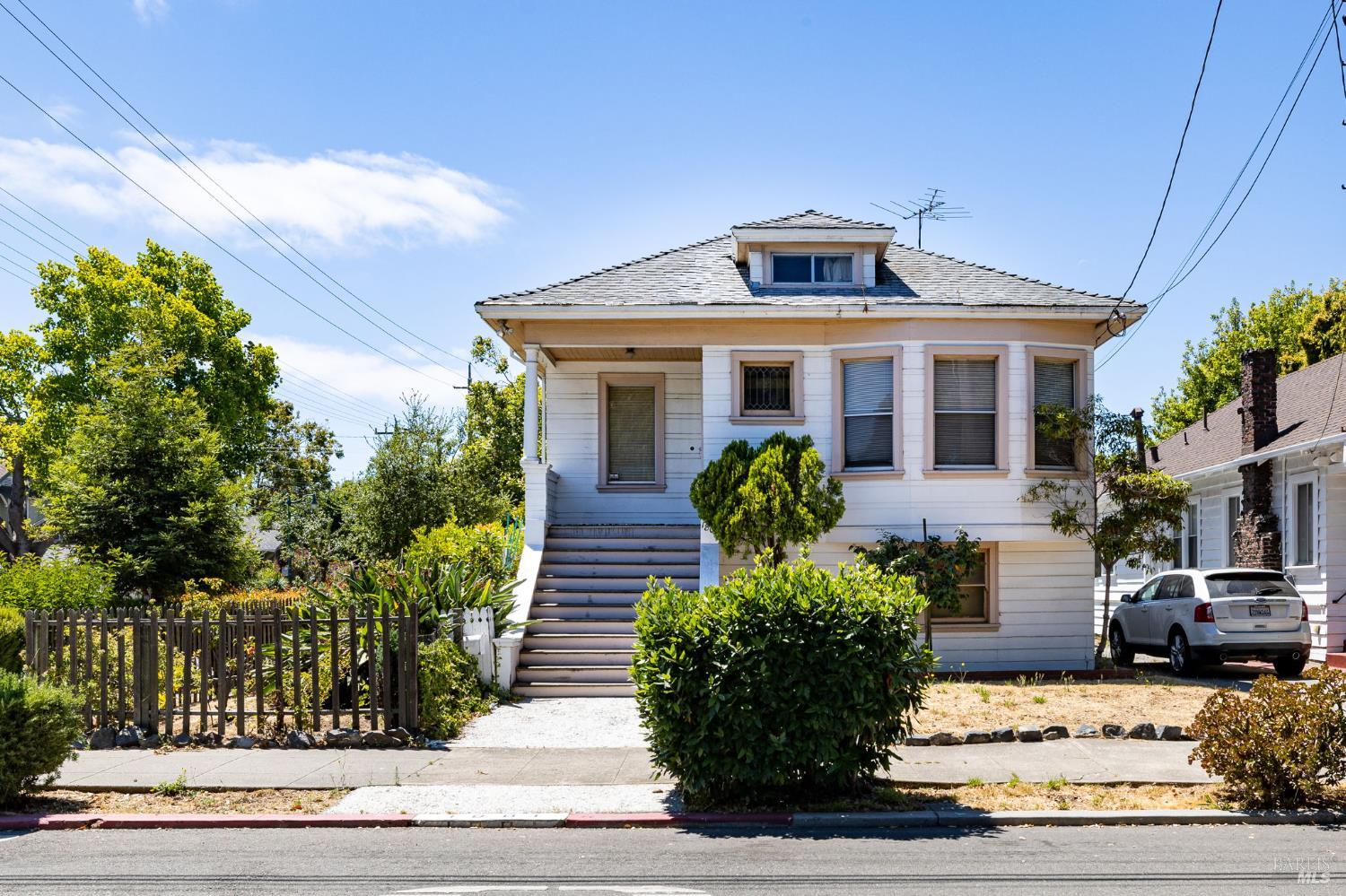 Detail Gallery Image 1 of 1 For 1801 9th St, Alameda,  CA 94501 - 2 Beds | 1/1 Baths