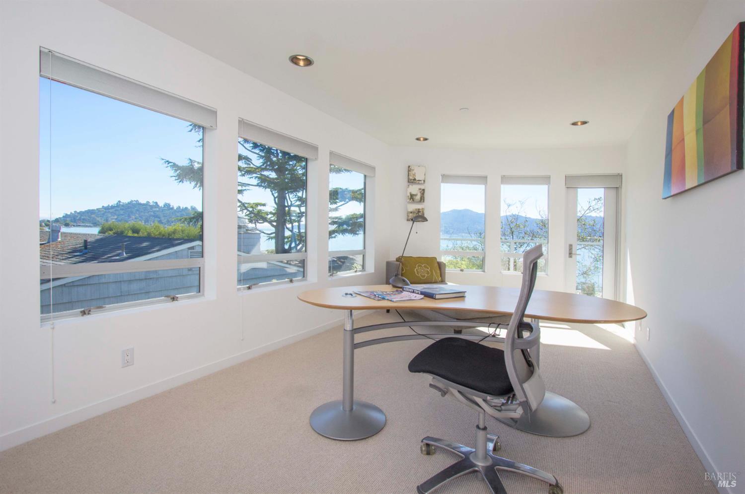 Detail Gallery Image 19 of 23 For 747 Tiburon Blvd, Tiburon,  CA 94920 - 3 Beds | 3/1 Baths