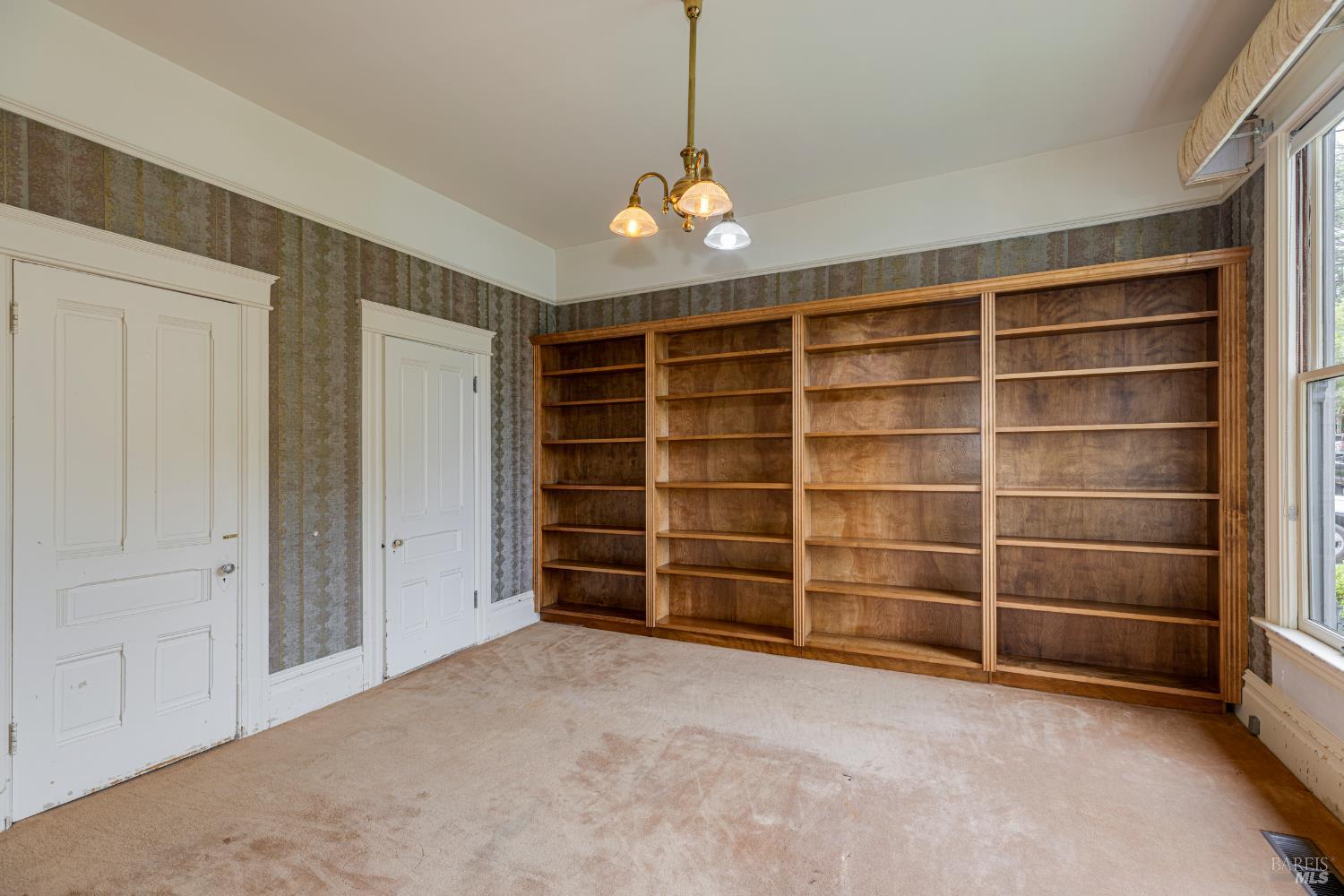 Detail Gallery Image 16 of 66 For 342 Keller St, Petaluma,  CA 94952 - 5 Beds | 3 Baths