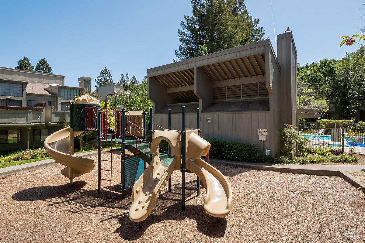Detail Gallery Image 22 of 26 For 8 Dove Pl, Novato,  CA 94949 - 3 Beds | 2/1 Baths