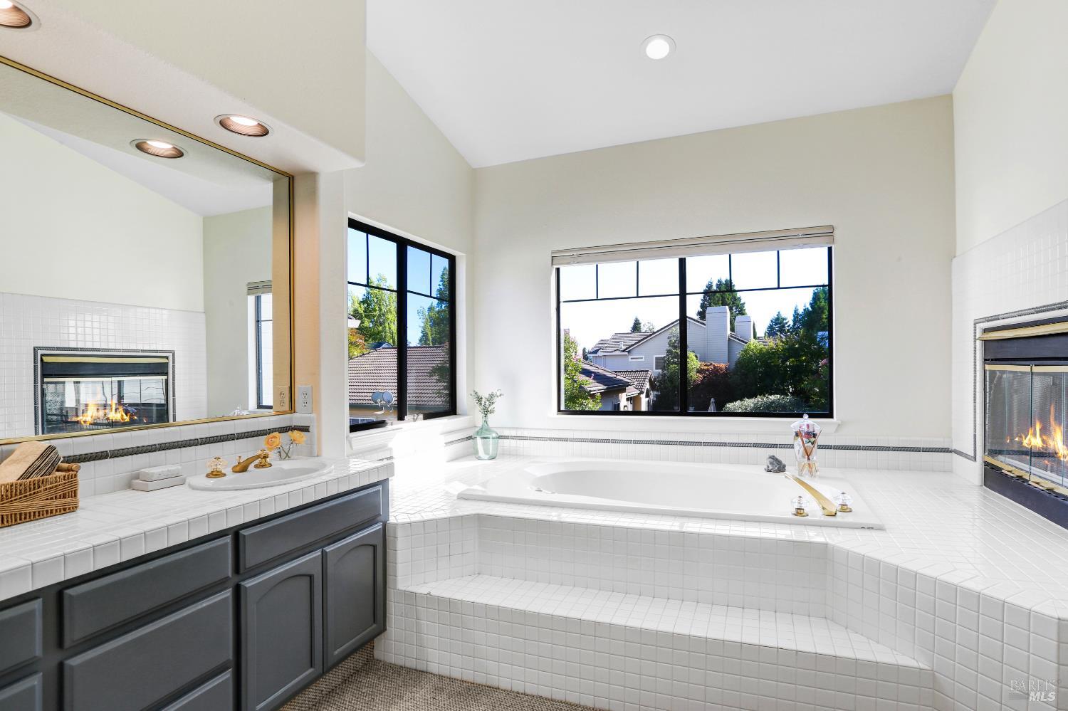 Detail Gallery Image 21 of 37 For 319 Jester Ct, Petaluma,  CA 94954 - 5 Beds | 3 Baths