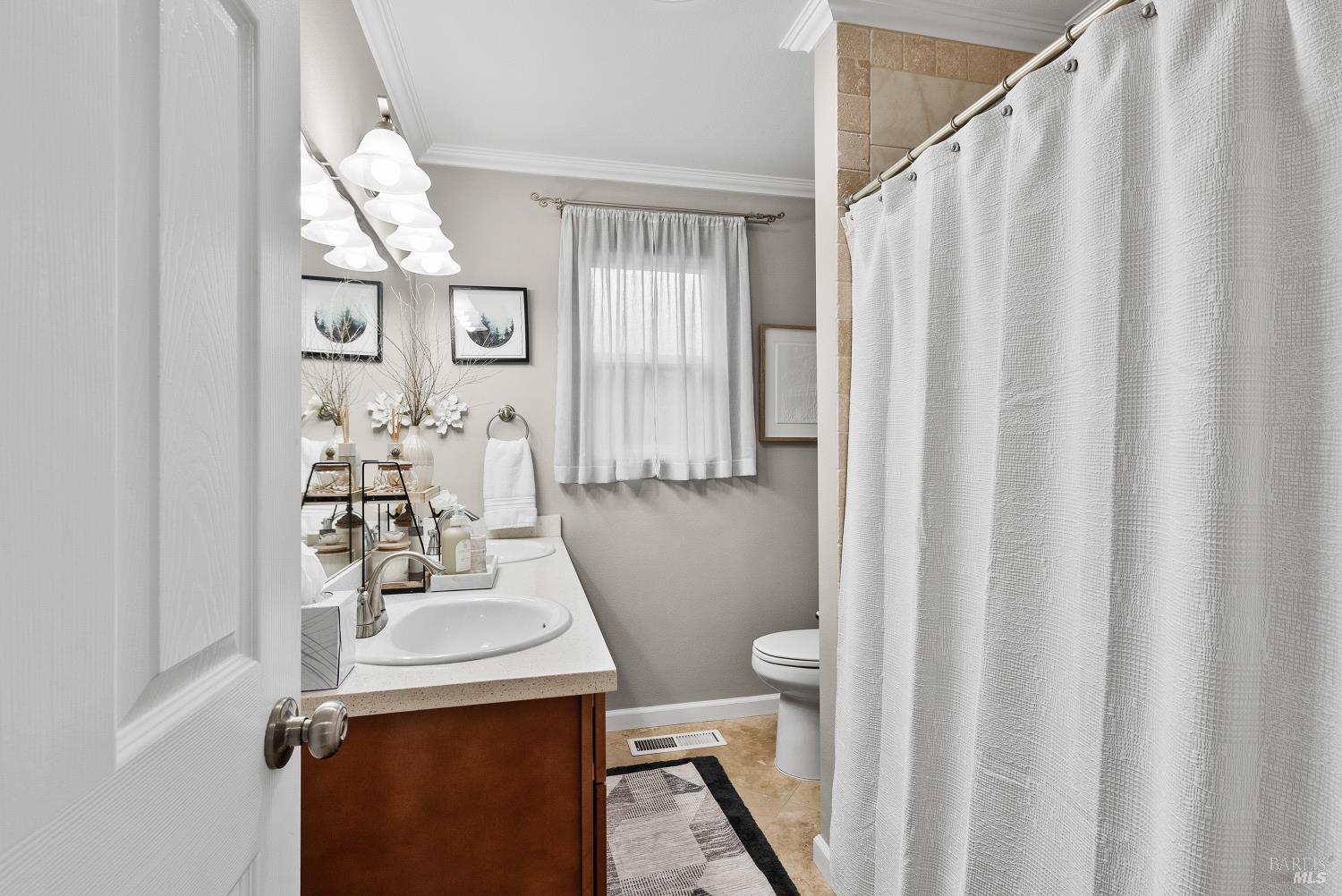 Detail Gallery Image 10 of 25 For 534 Richmond Dr, Santa Rosa,  CA 95401 - 4 Beds | 3 Baths