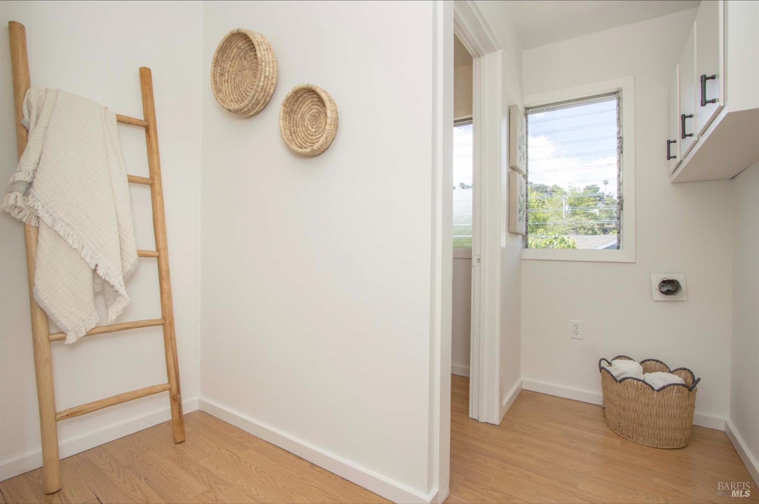 Detail Gallery Image 16 of 29 For 231 Center St, San Rafael,  CA 94901 - 3 Beds | 2/1 Baths