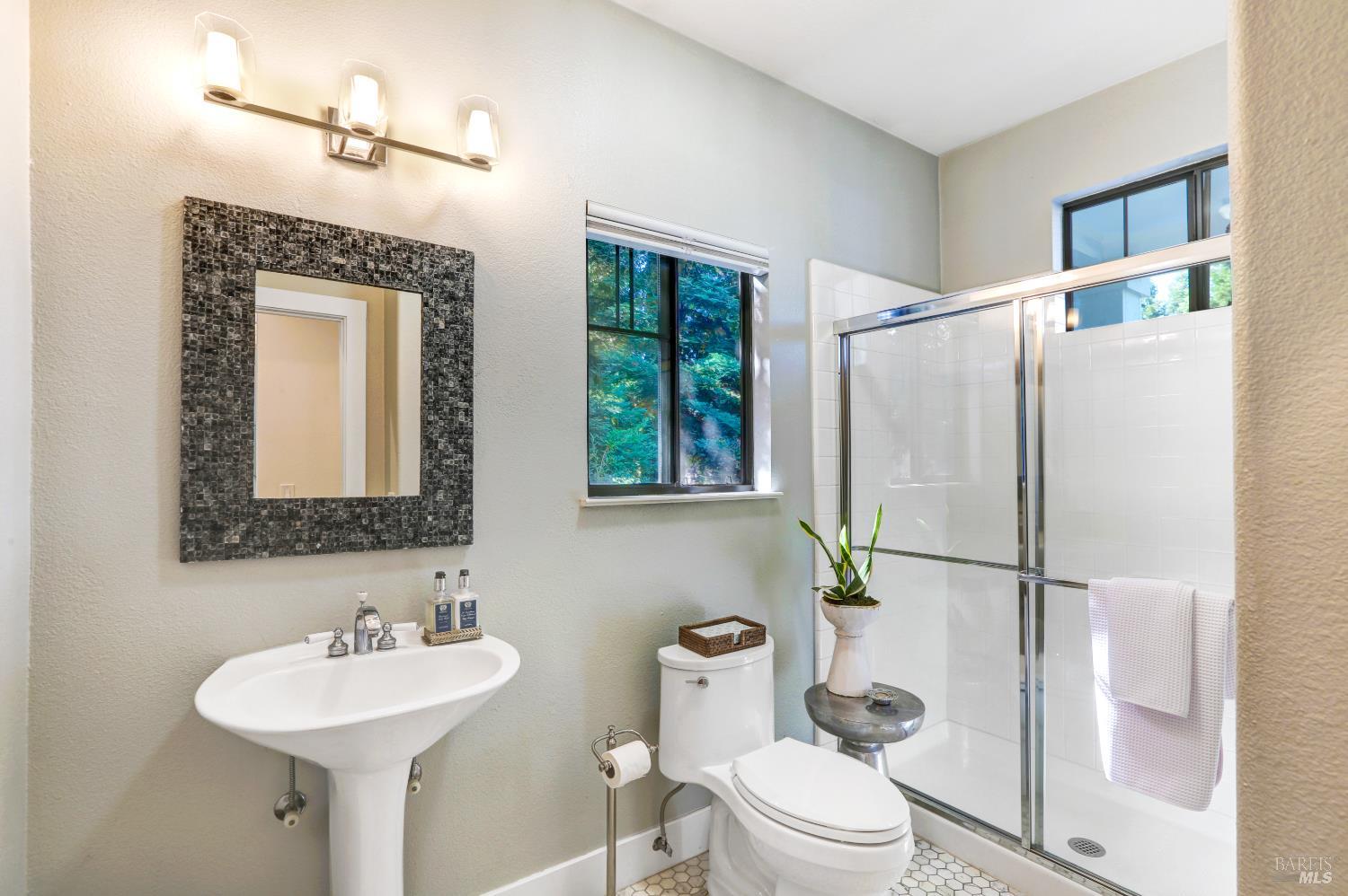 Detail Gallery Image 15 of 37 For 319 Jester Ct, Petaluma,  CA 94954 - 5 Beds | 3 Baths