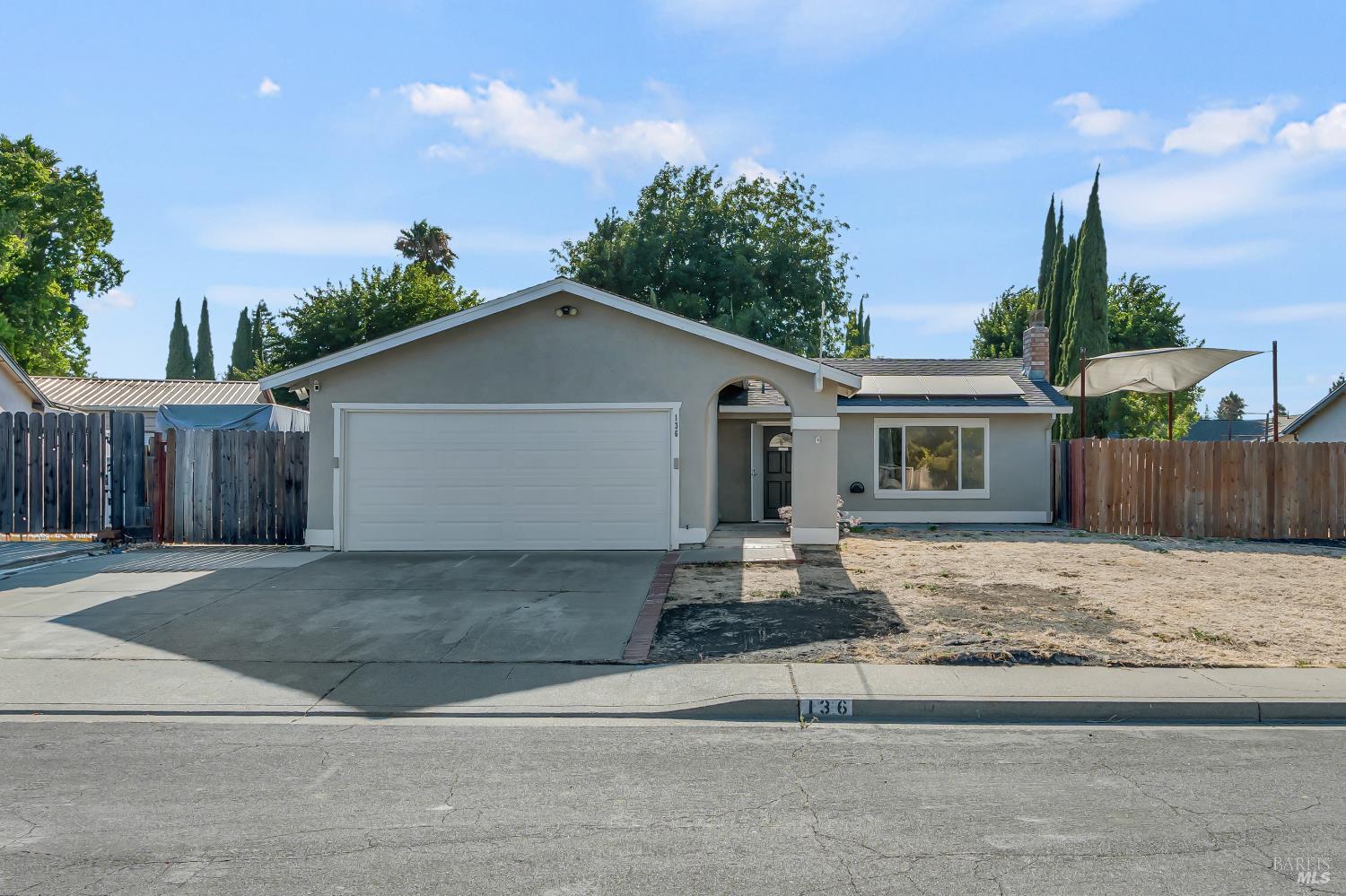 Detail Gallery Image 2 of 36 For 136 Brockton Ct, Vacaville,  CA 95687 - 4 Beds | 2 Baths
