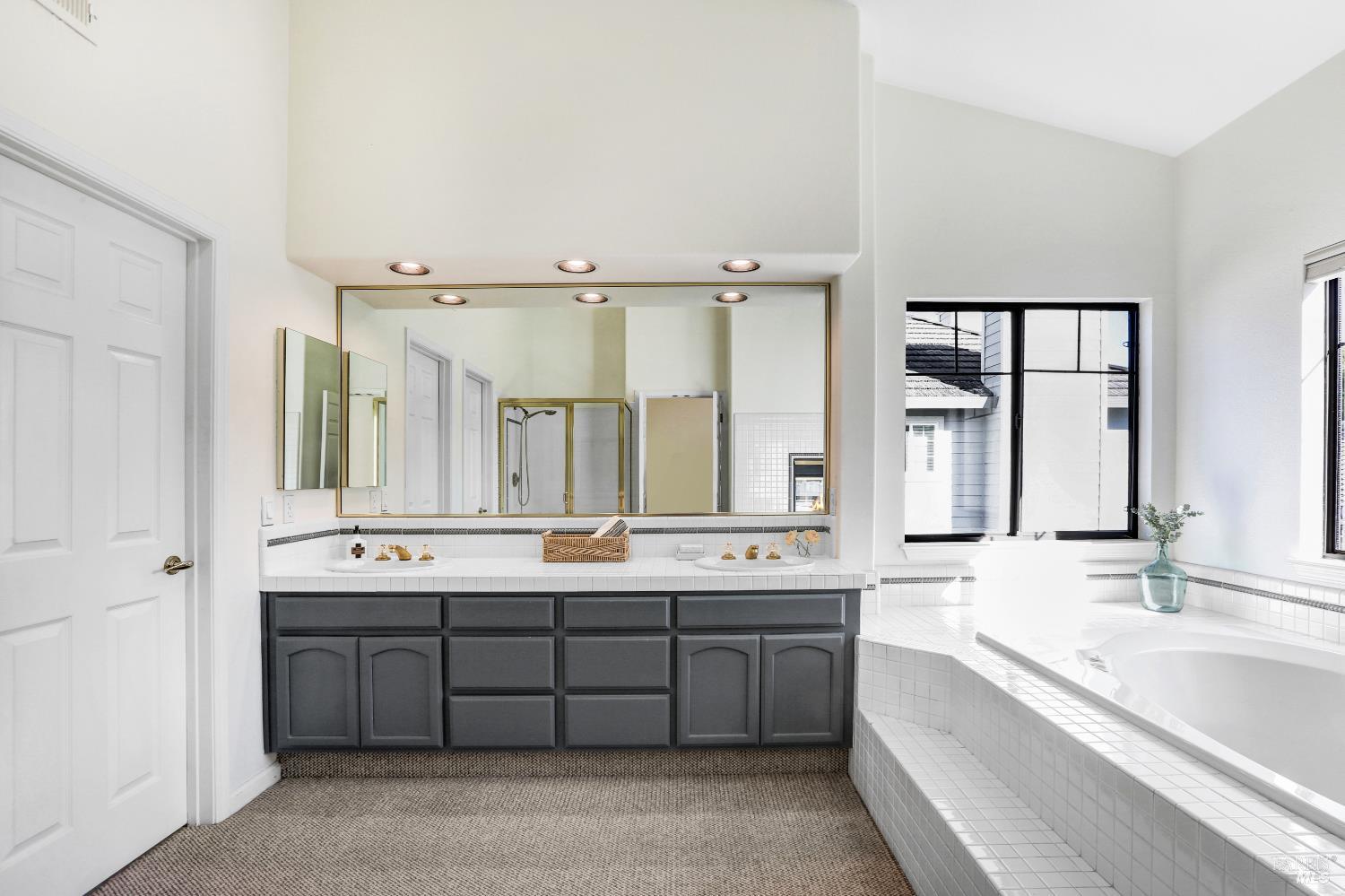 Detail Gallery Image 22 of 37 For 319 Jester Ct, Petaluma,  CA 94954 - 5 Beds | 3 Baths