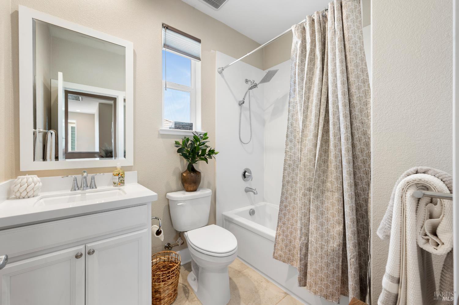 Detail Gallery Image 33 of 37 For 543 Datura Dr, Vacaville,  CA 95687 - 3 Beds | 2/1 Baths