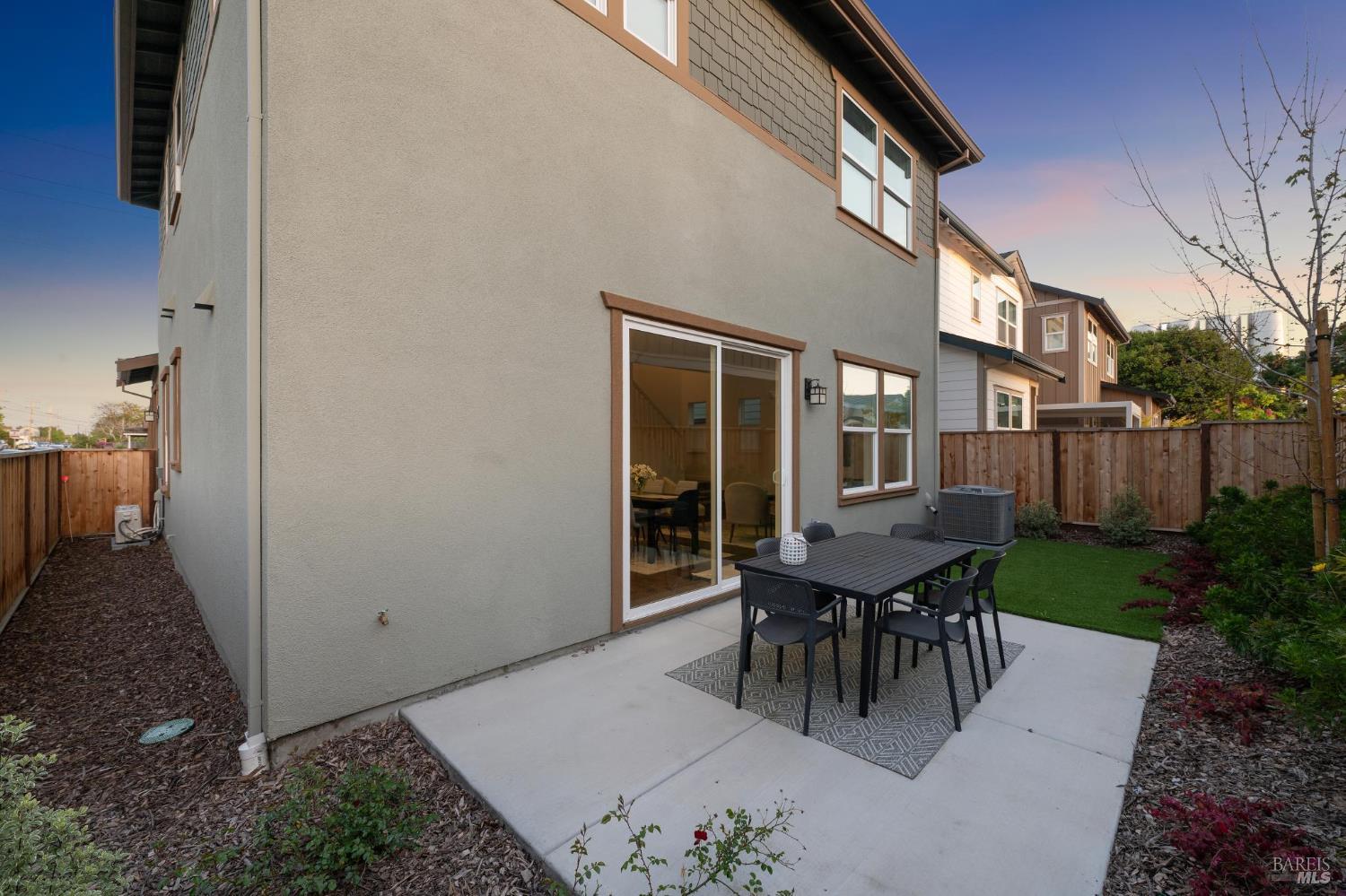 Detail Gallery Image 25 of 26 For 65 Riverbend Ln, Petaluma,  CA 94952 - 4 Beds | 3/1 Baths